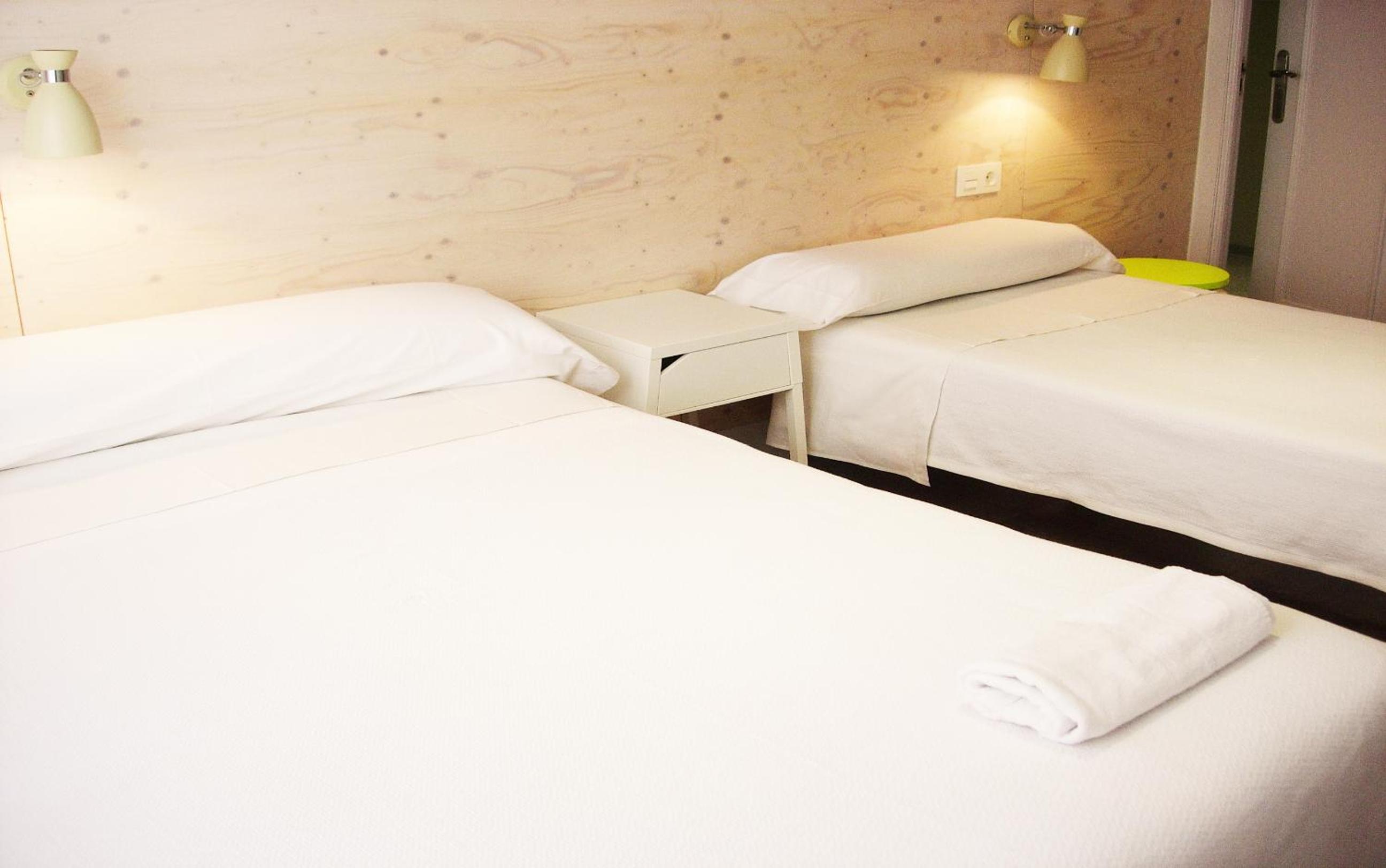 Habitación Doble con cama extra y baño privado