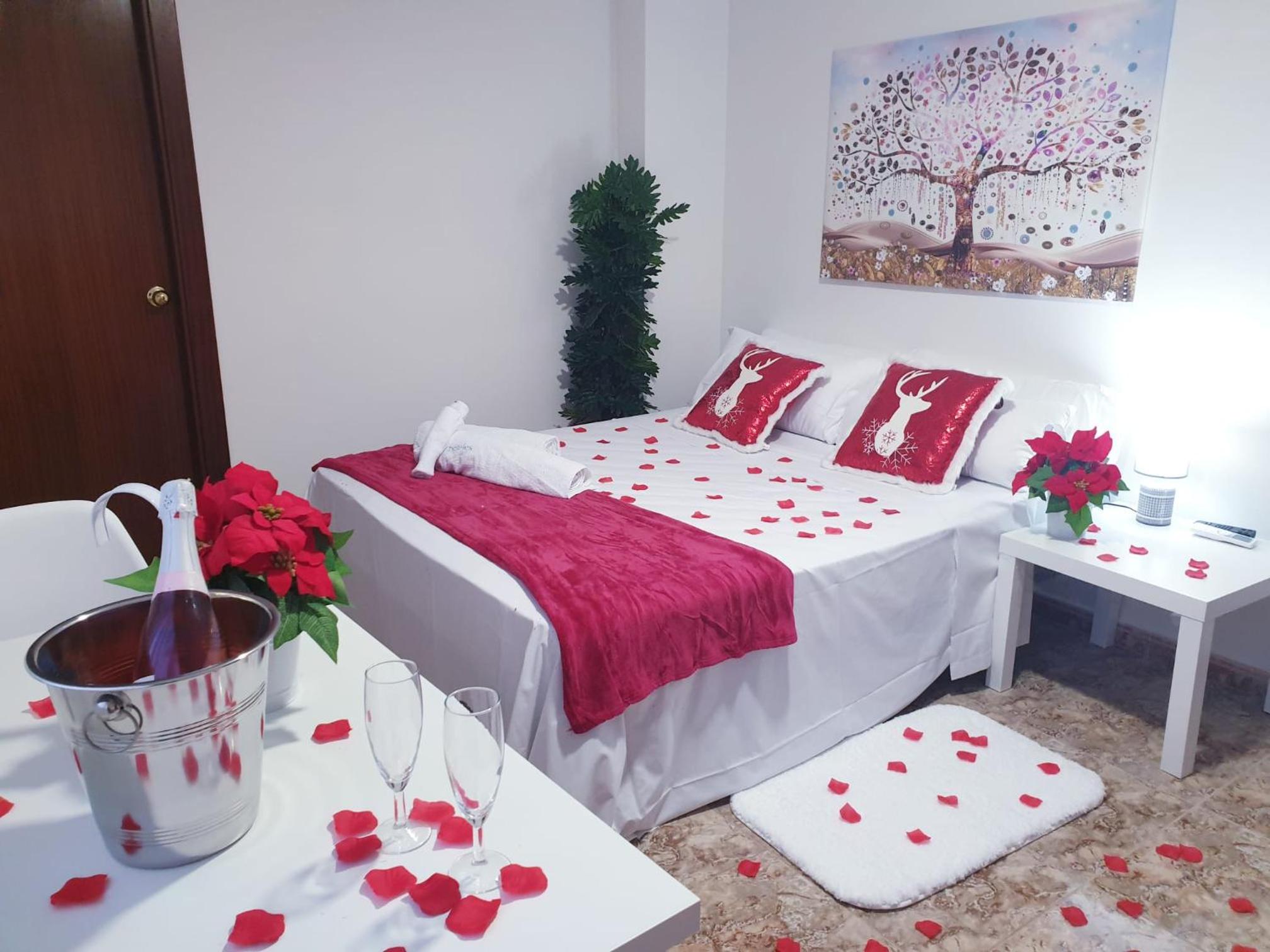 Double or Twin Room with Private Bathroom - Photo 1