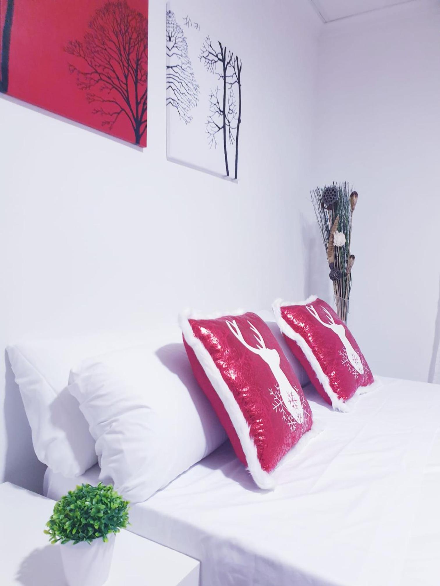 Double or Twin Room with Private Bathroom - Photo 7