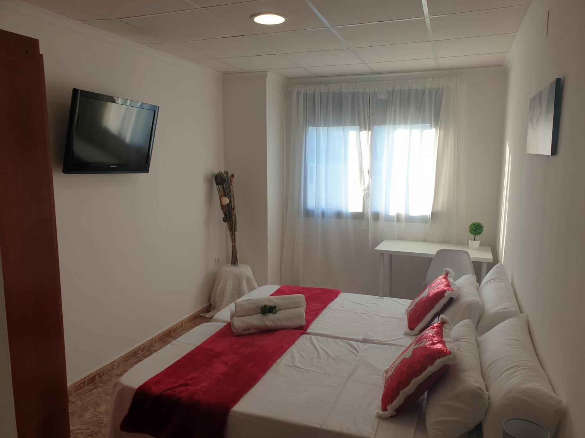 Triple Room with Private Bathroom - Photo 2
