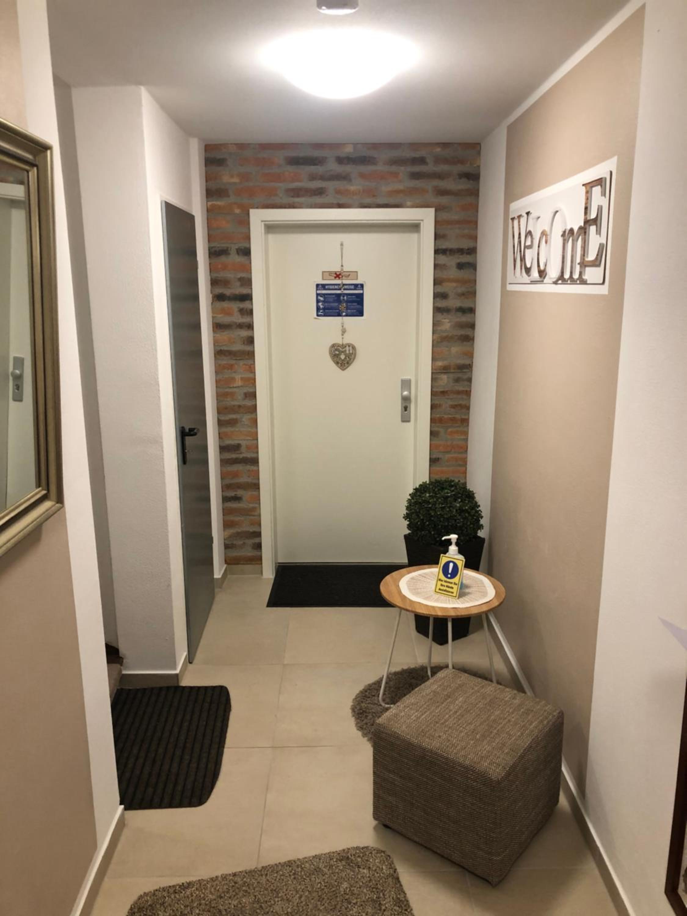 One-Bedroom Apartment photo 1