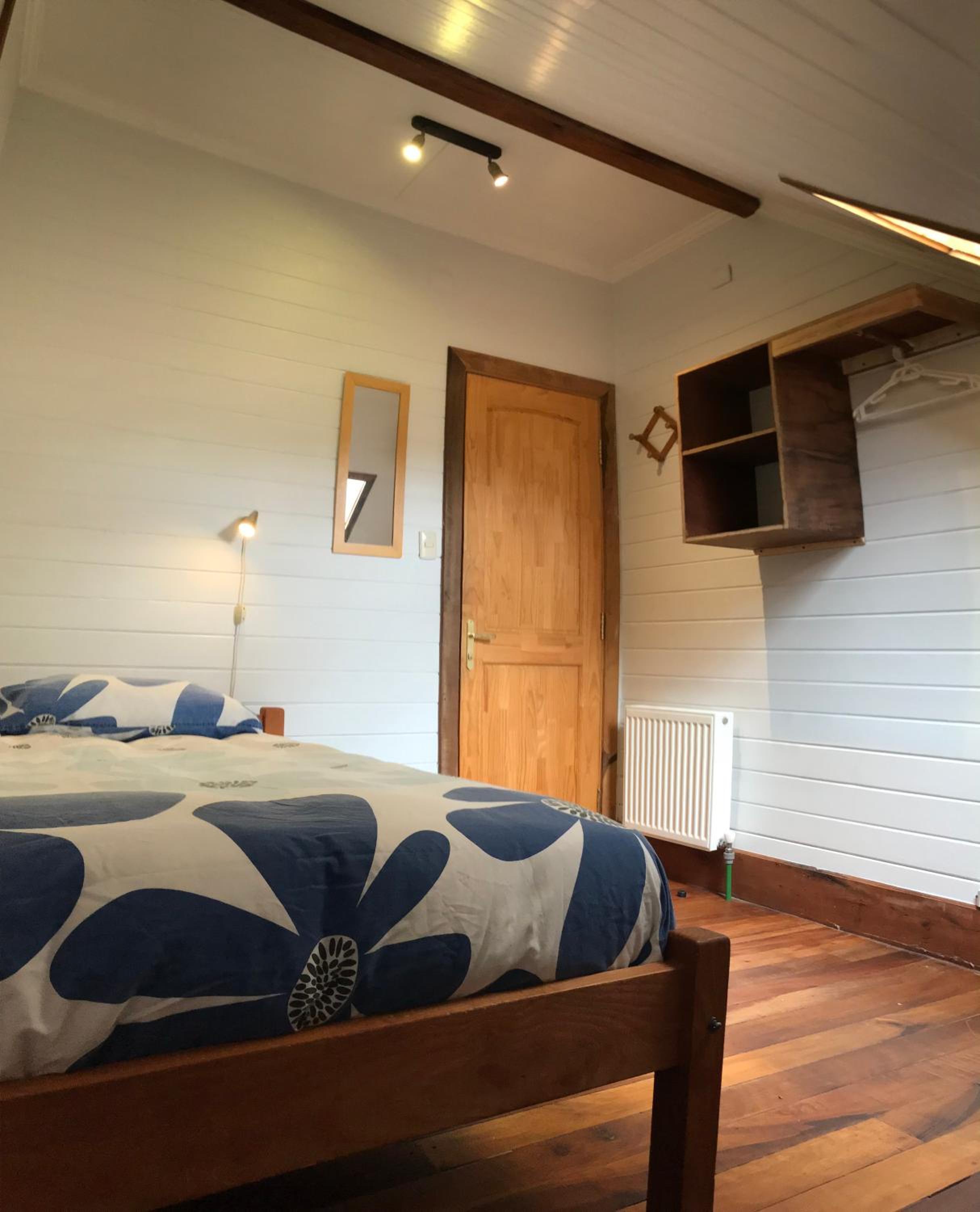 Single Room with Shared Bathroom photo 3