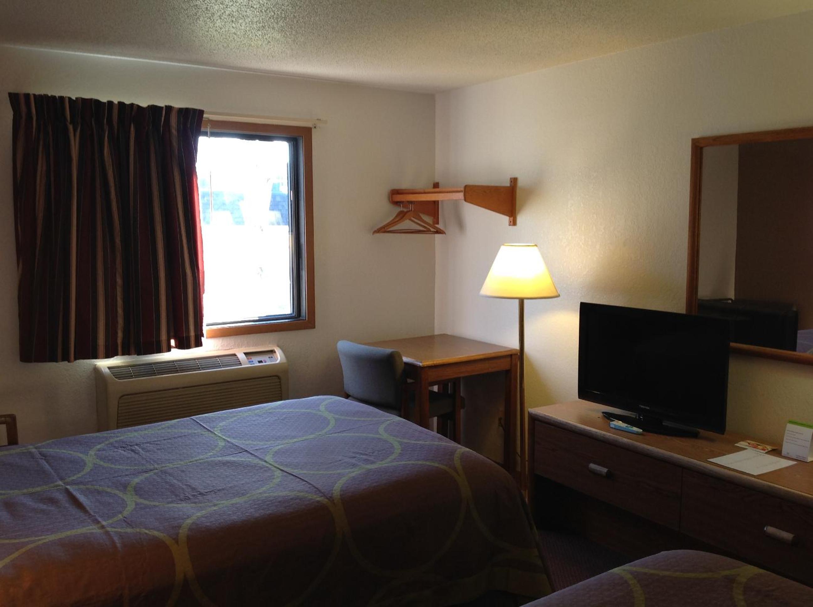 Deluxe Double Room with Two Double Beds - Non-Smoking - Photo 13