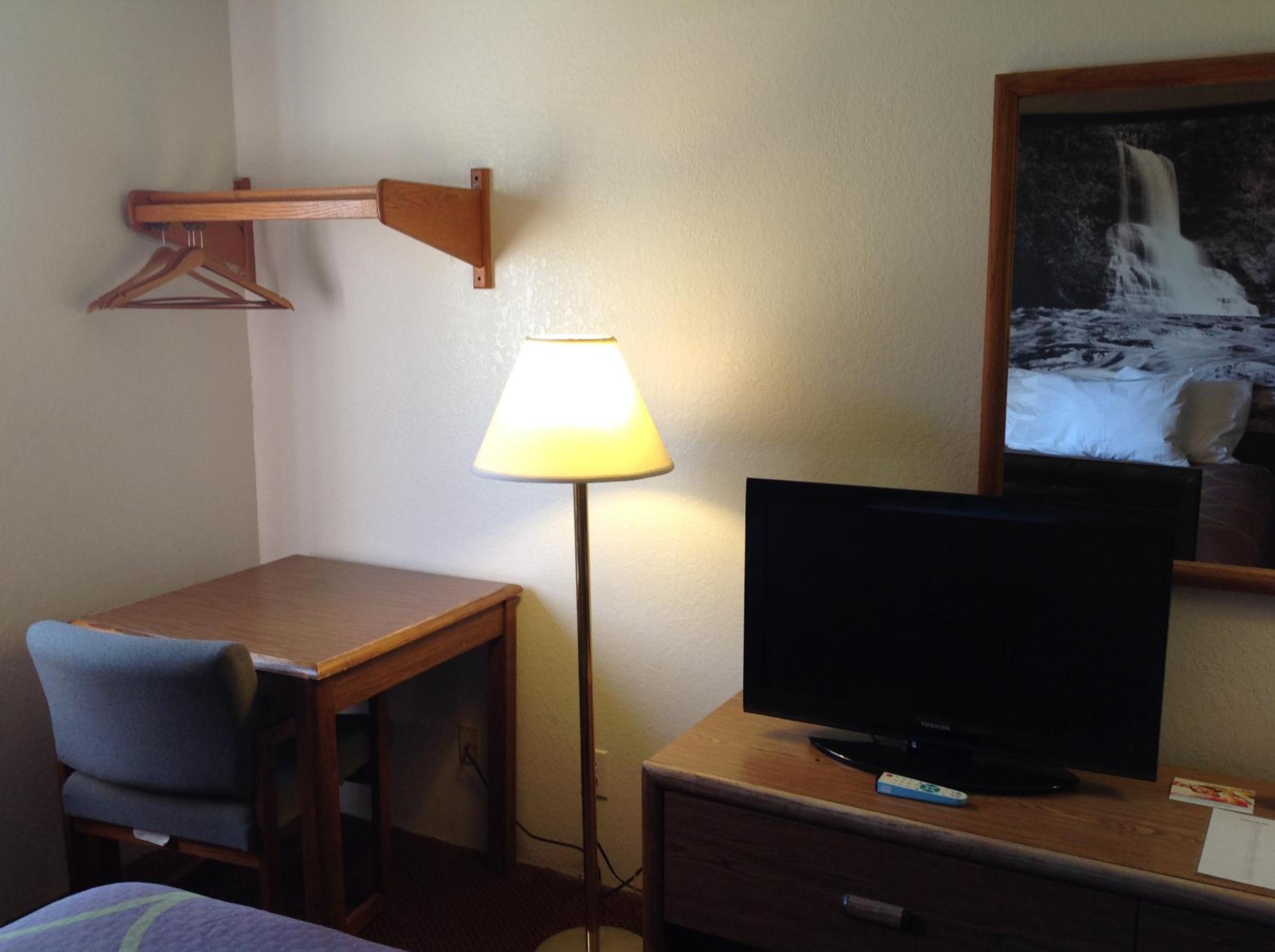 Deluxe Double Room with Two Double Beds - Non-Smoking - Photo 17