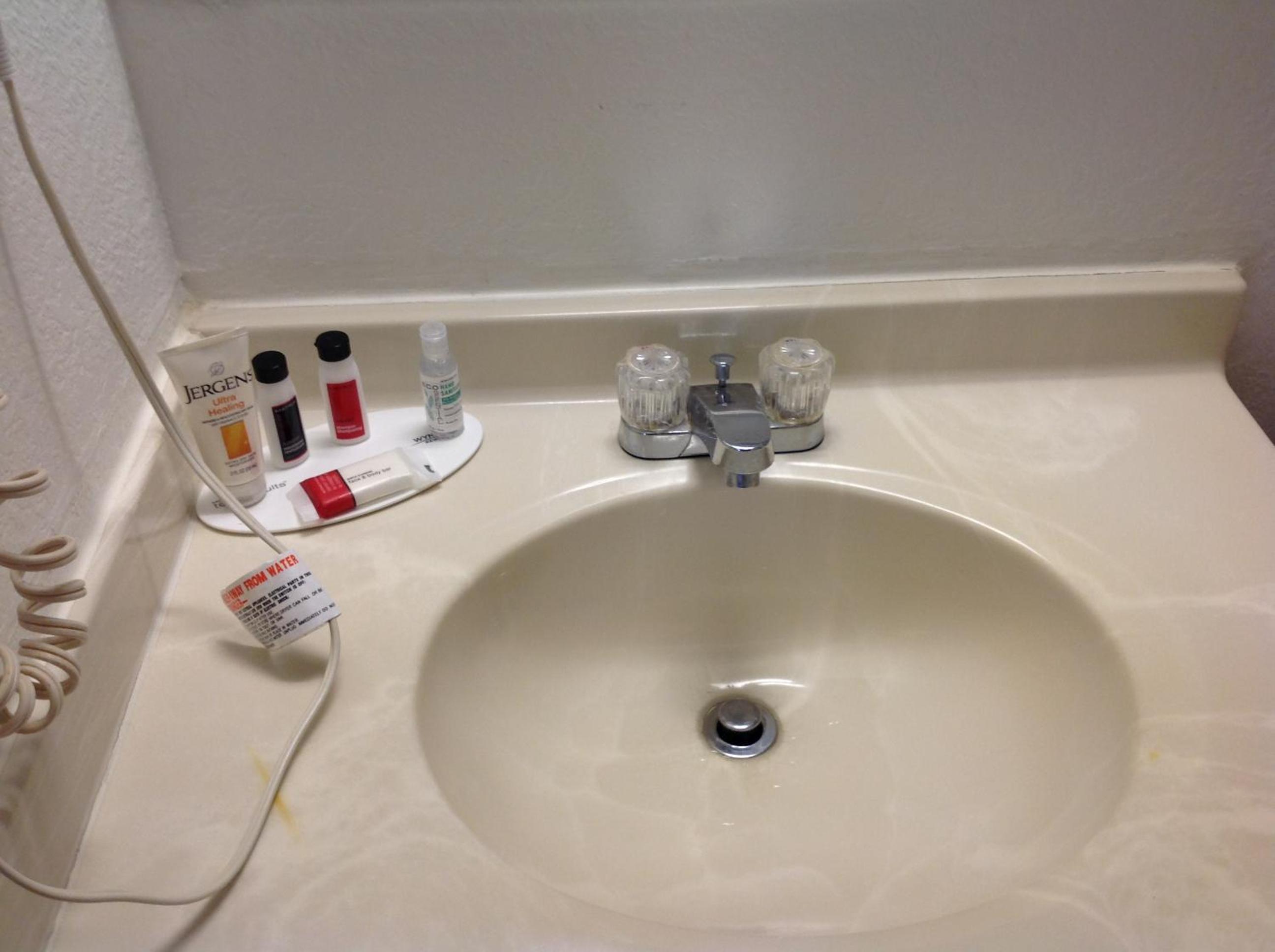 Deluxe Double Room with Two Double Beds - Non-Smoking - Photo 8