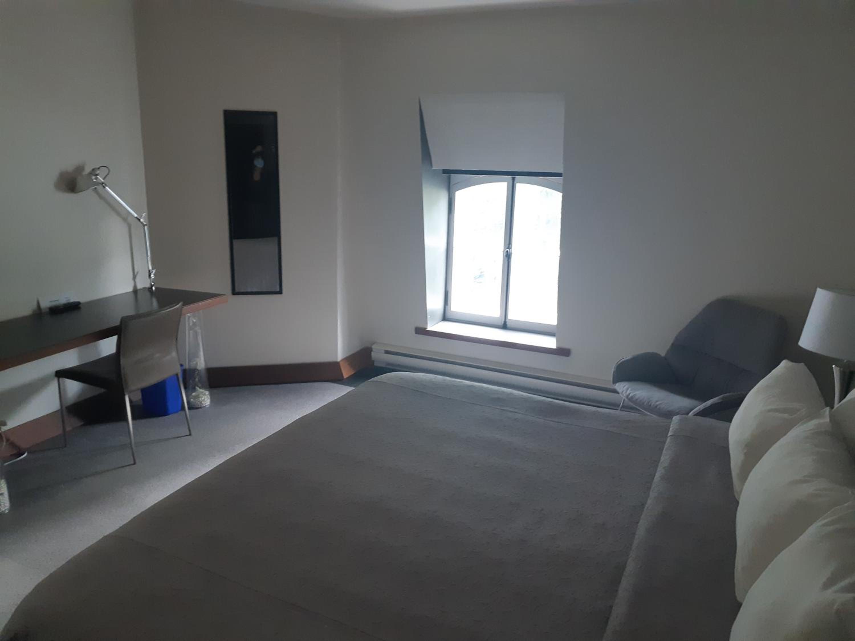 Standard King-sized bed room  photo 1