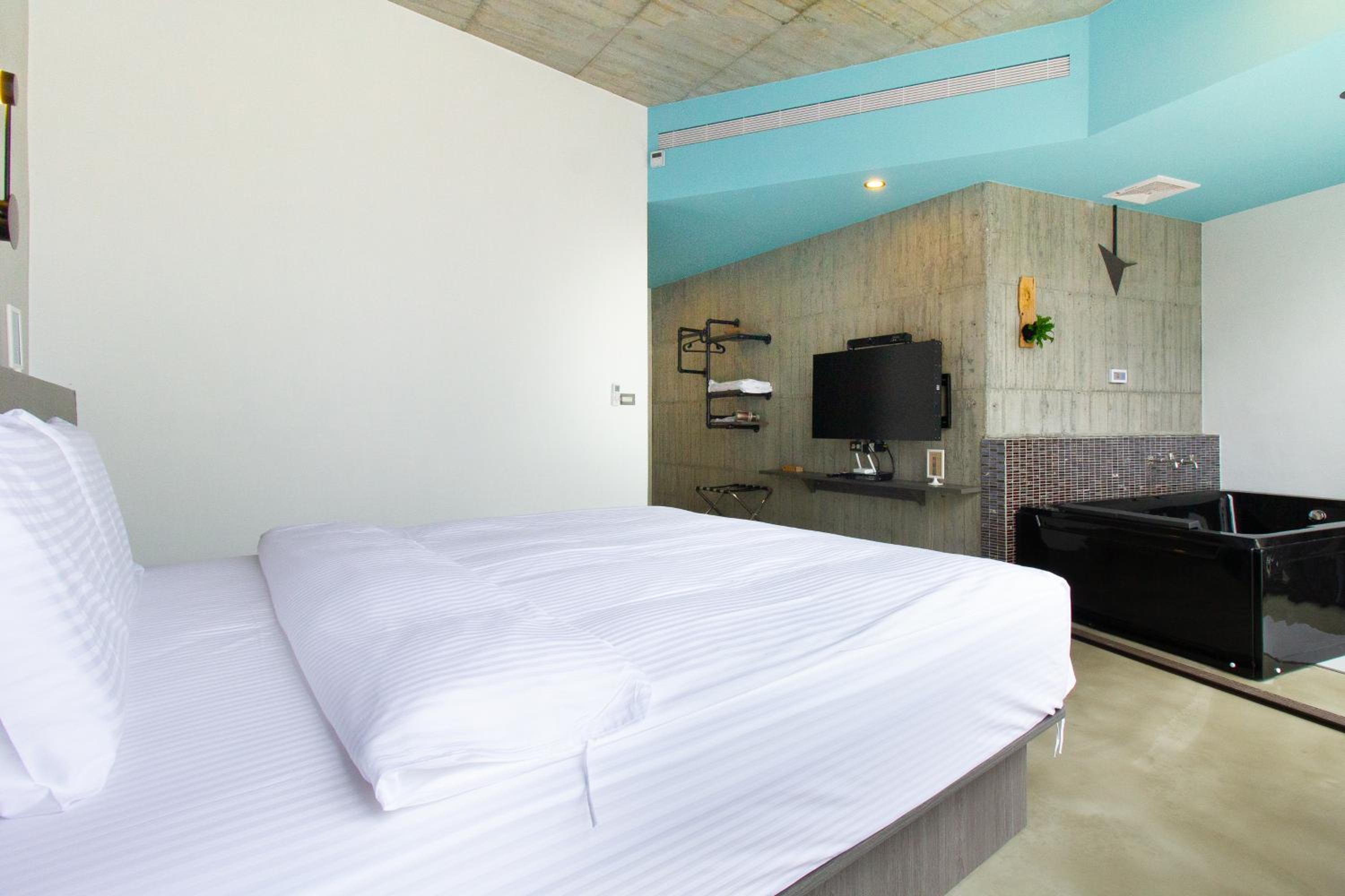 Day-use Double Room with Hot Spring Bath (3 Hours) photo 2