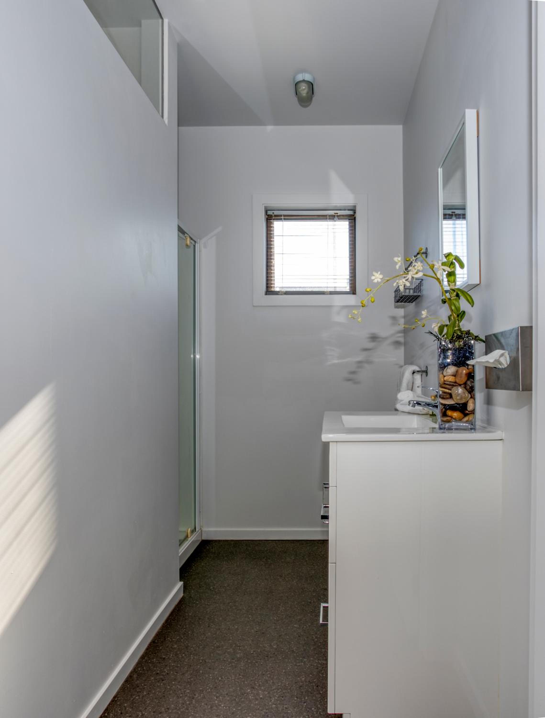 One-Bedroom Apartment - Photo 9