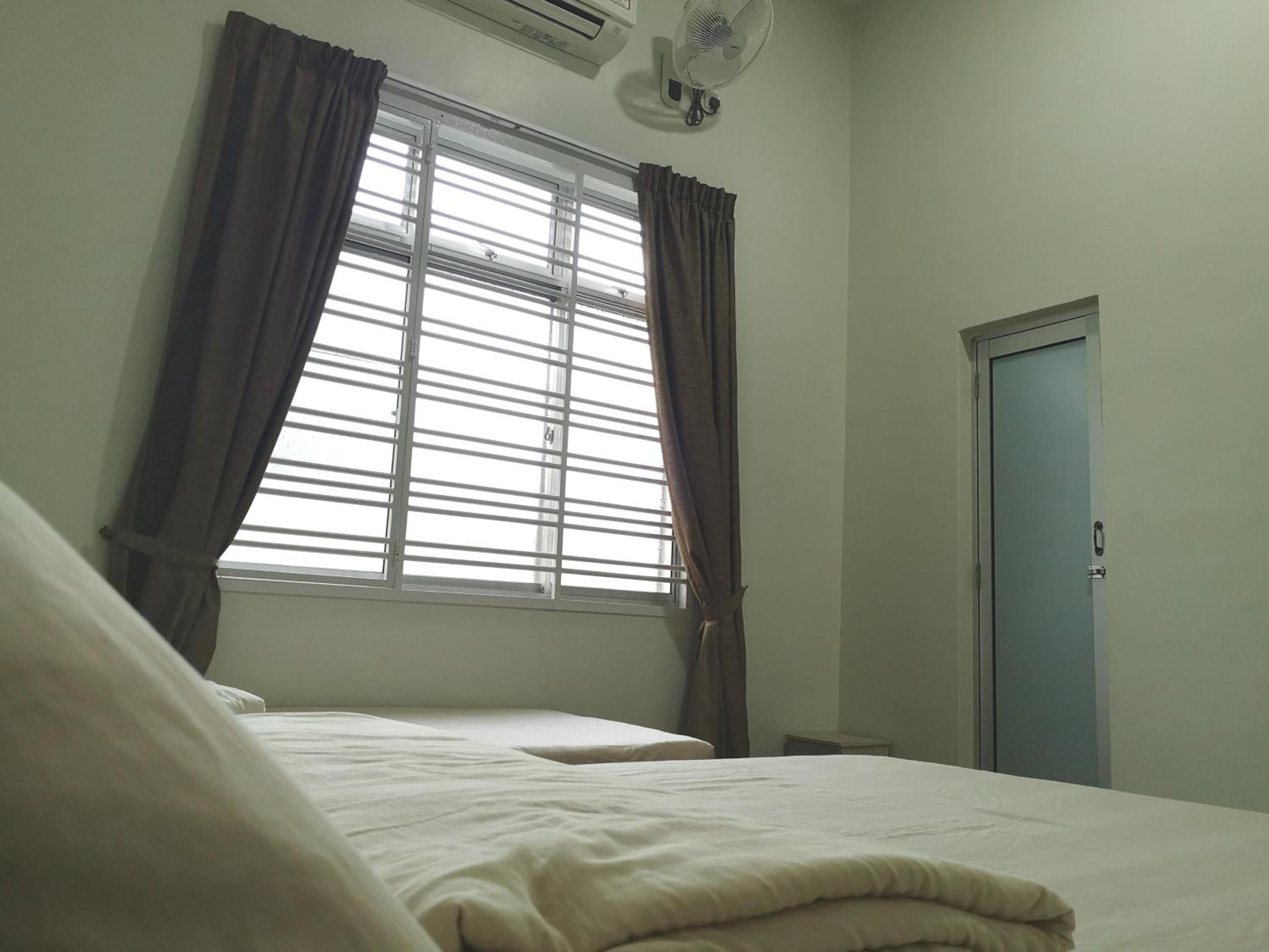Quadruple Room with Private Bathroom