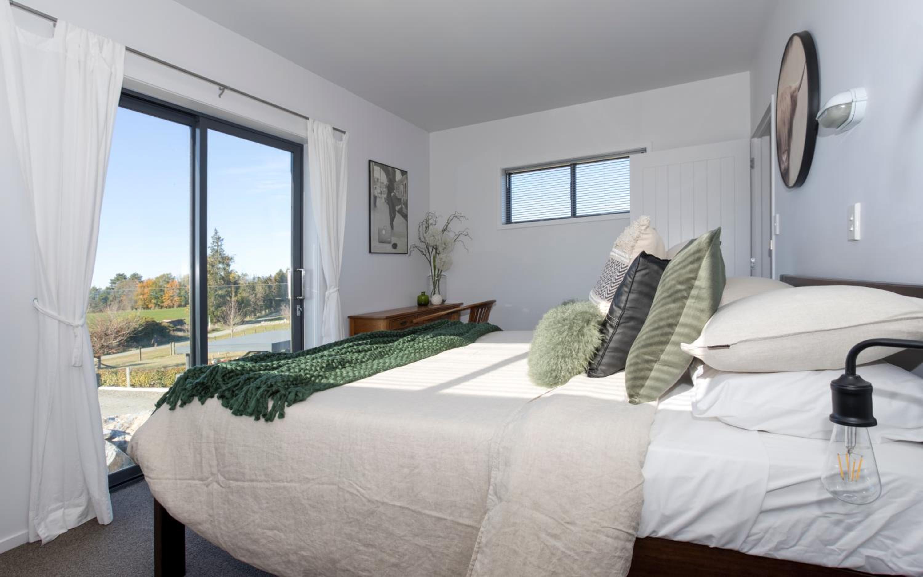 One-Bedroom Apartment - Photo 3