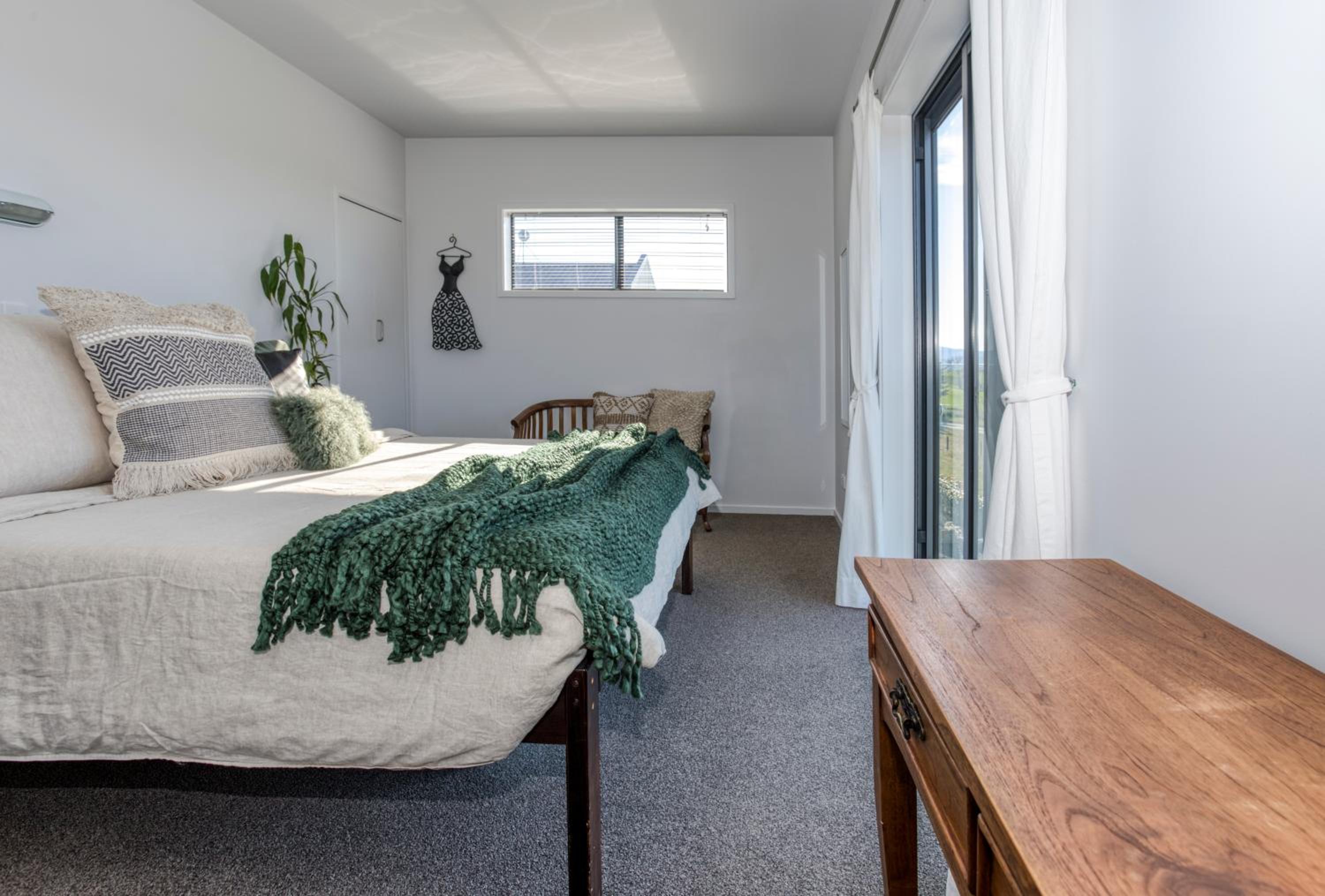 One-Bedroom Apartment - Photo 2