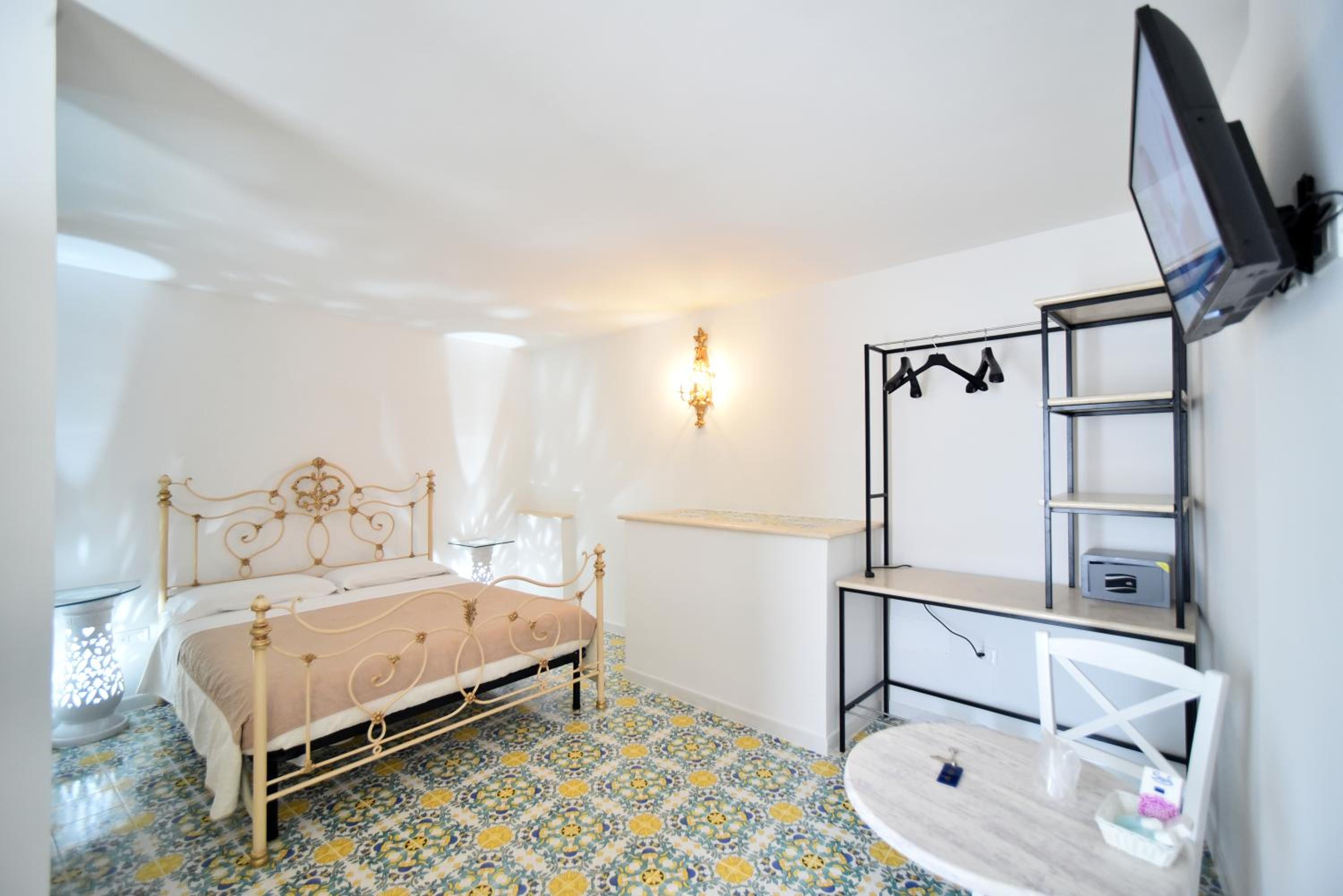 Double Room with Terrace - Photo 10