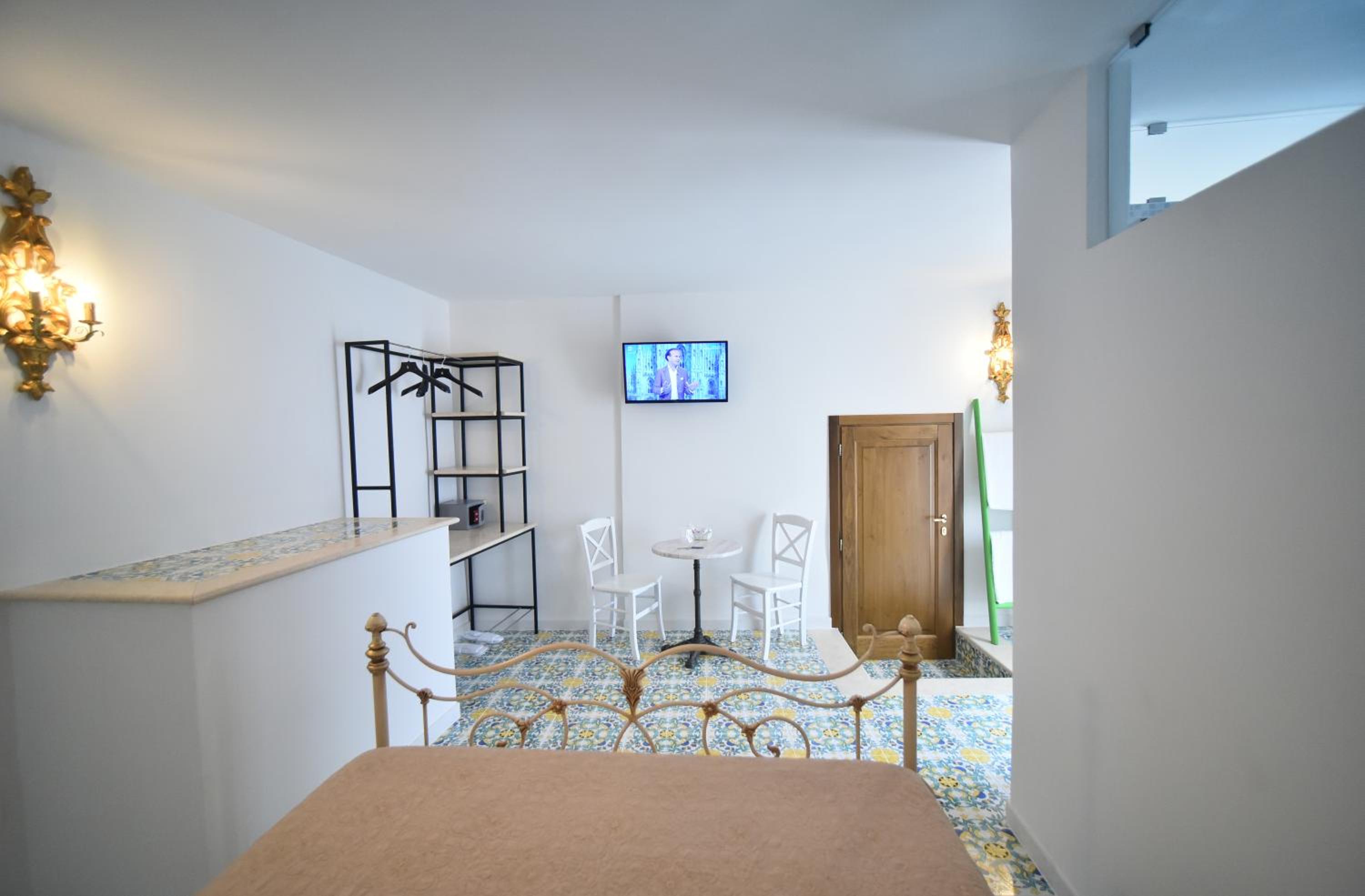 Double Room with Terrace - Photo 9