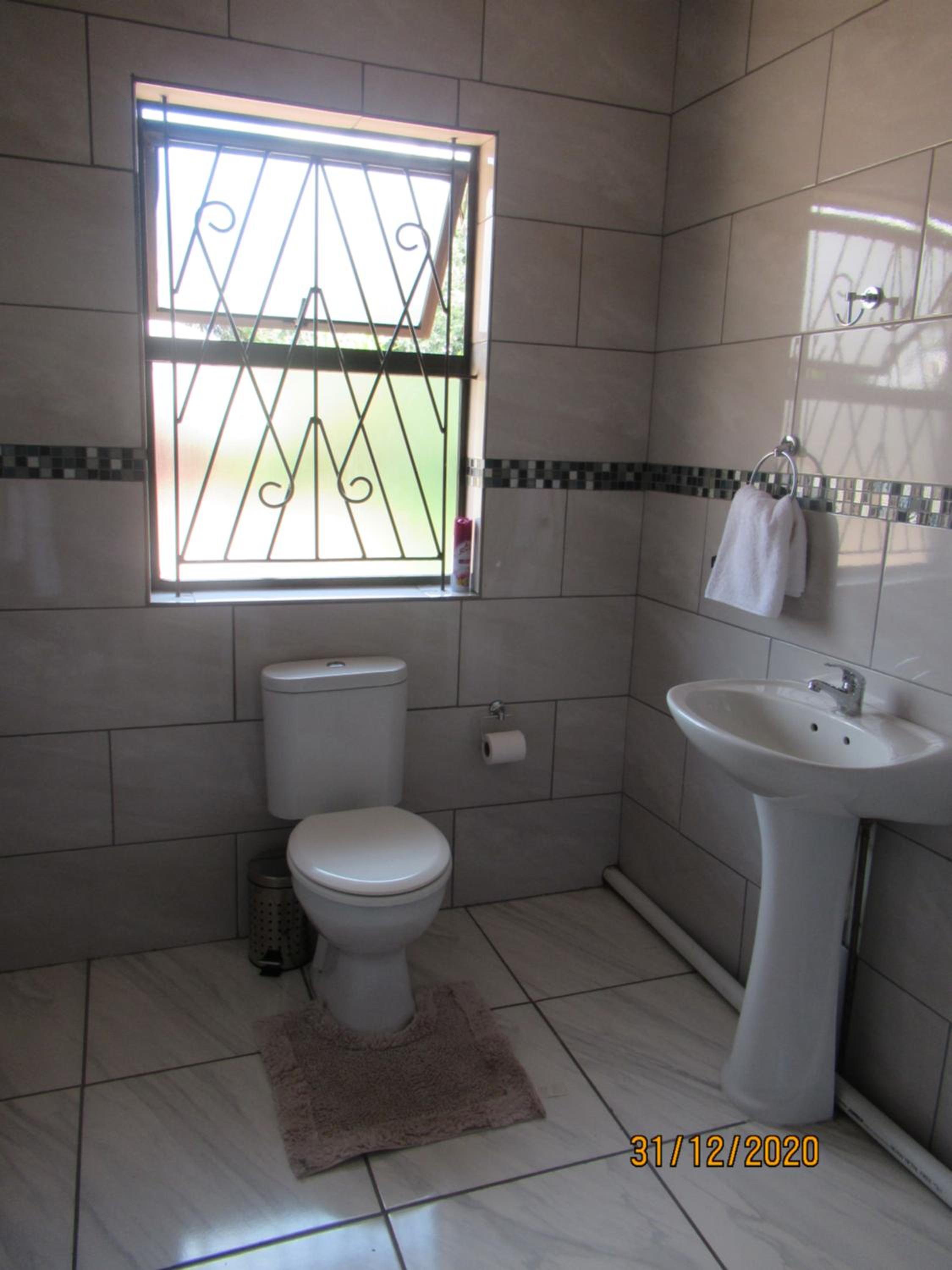 Queen Room - Photo 6