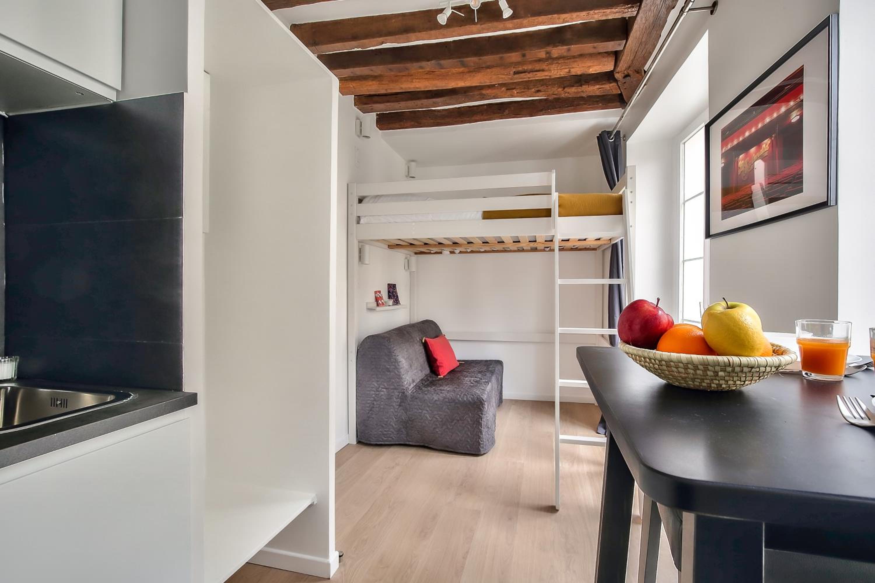 One-Bedroom Apartment photo 2