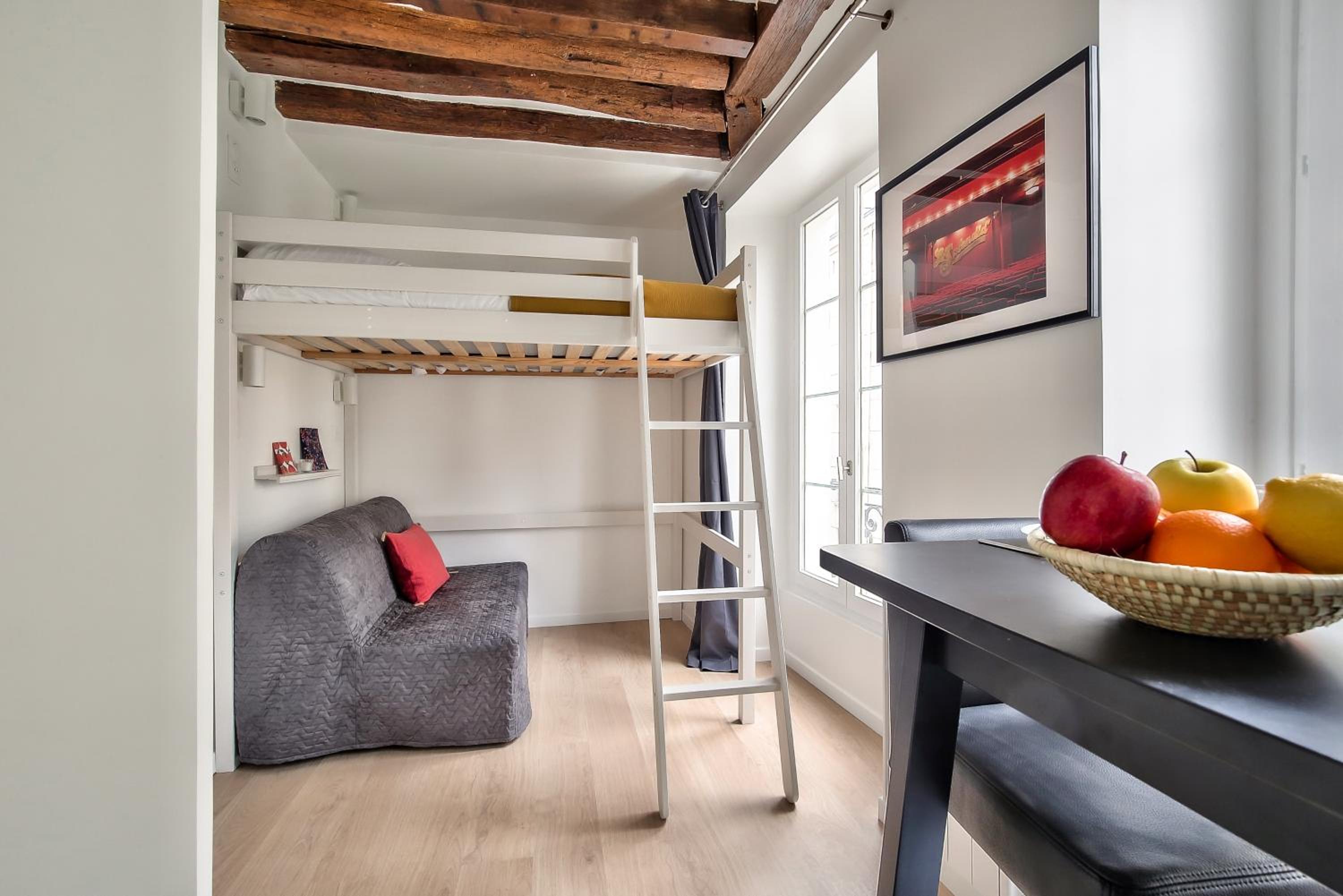 One-Bedroom Apartment photo 1
