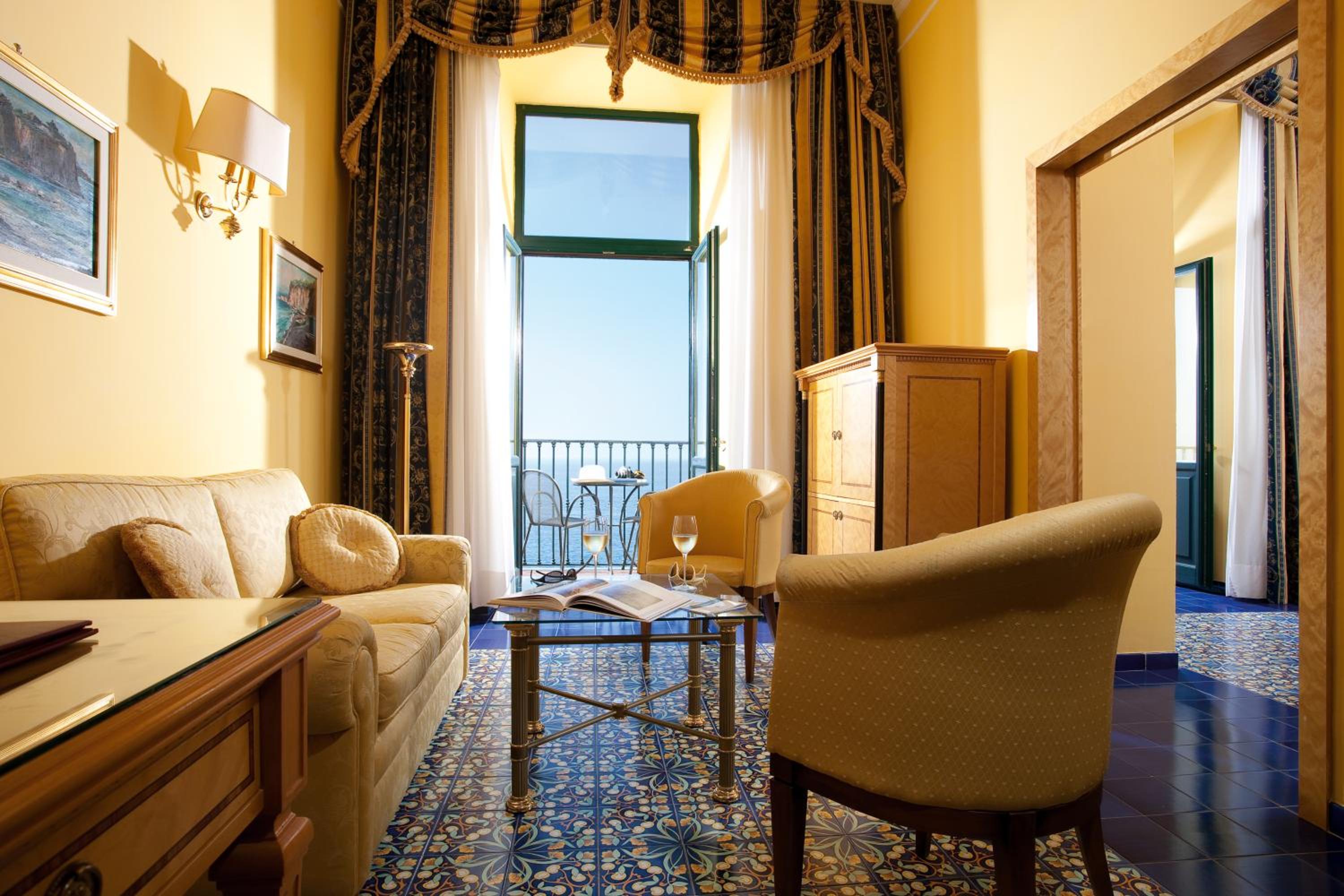 Junior Suite with Sea View - Photo 3