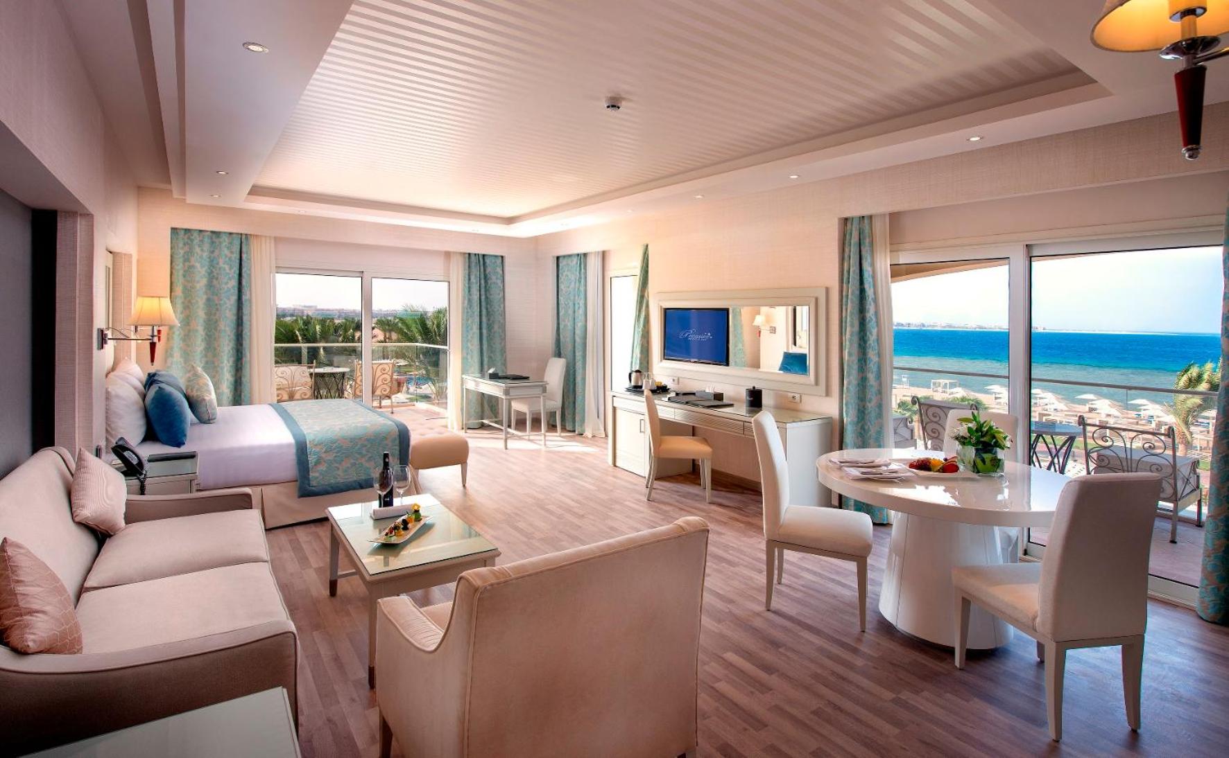 Le Reve Suite Prime Sea View and Pool View with VIP Package - Photo 1