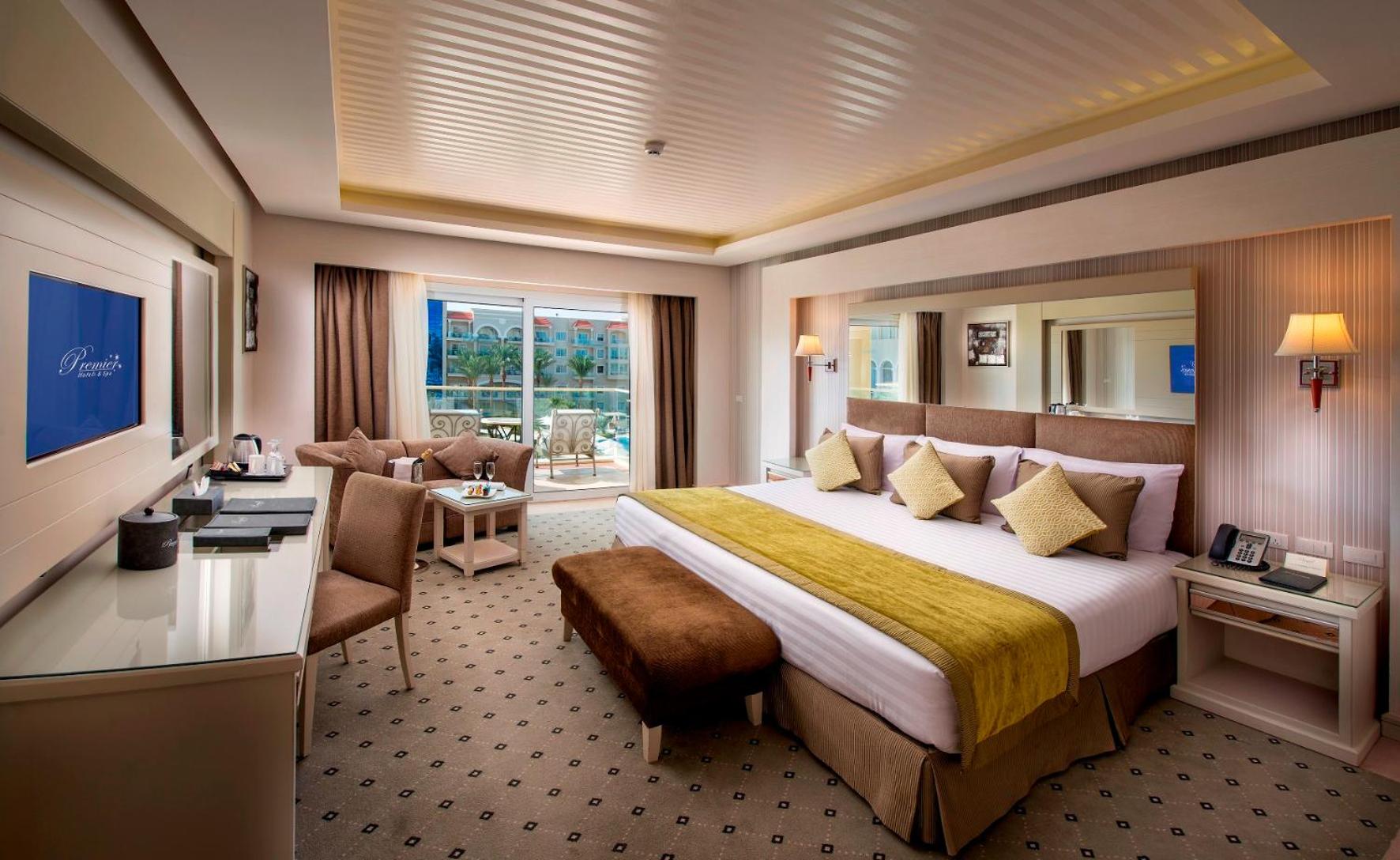 Jacuzzi Deluxe Junior Suite Sea and Pool View with VIP Package - Photo 1