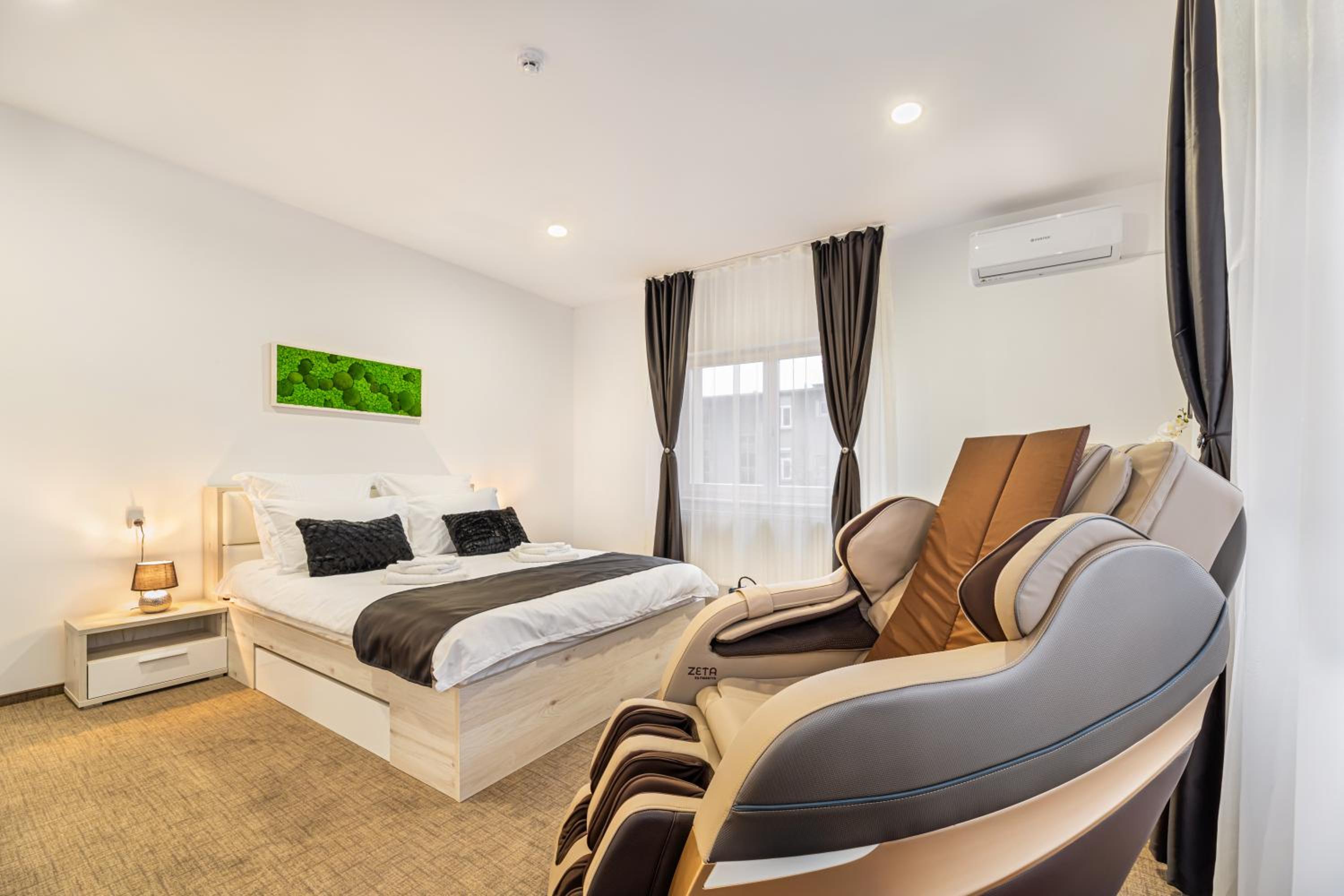 Deluxe Double Room with Balcony - Photo 2