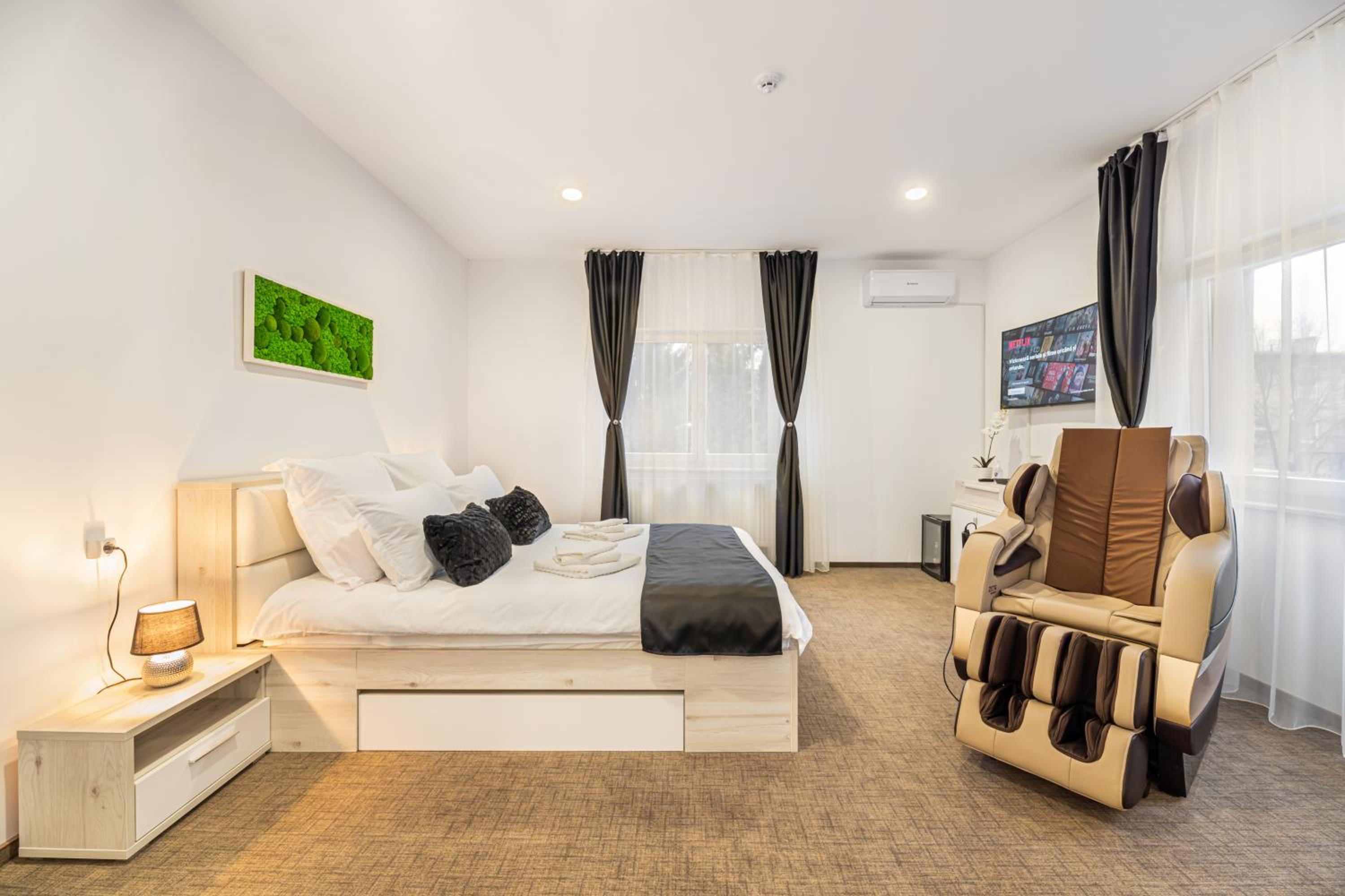 Deluxe Double Room with Balcony - Photo 1