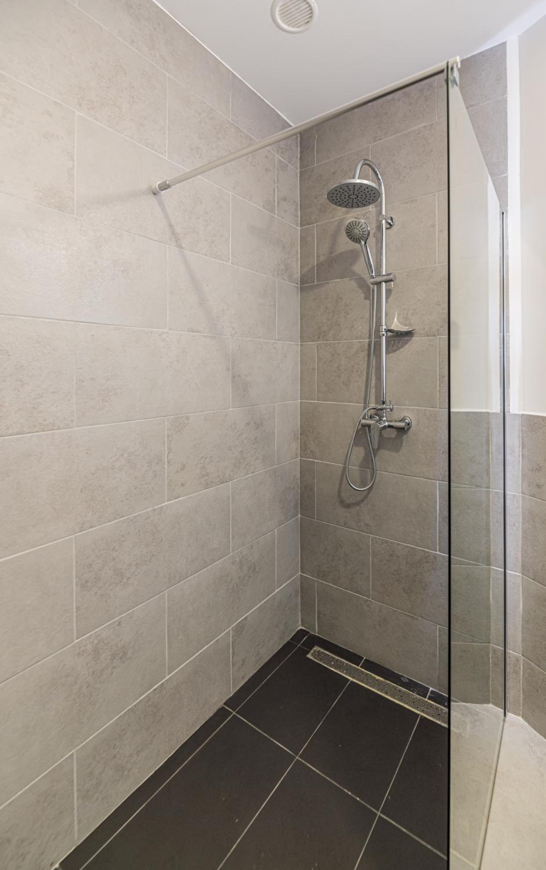 Deluxe Double Room with Balcony - Photo 15