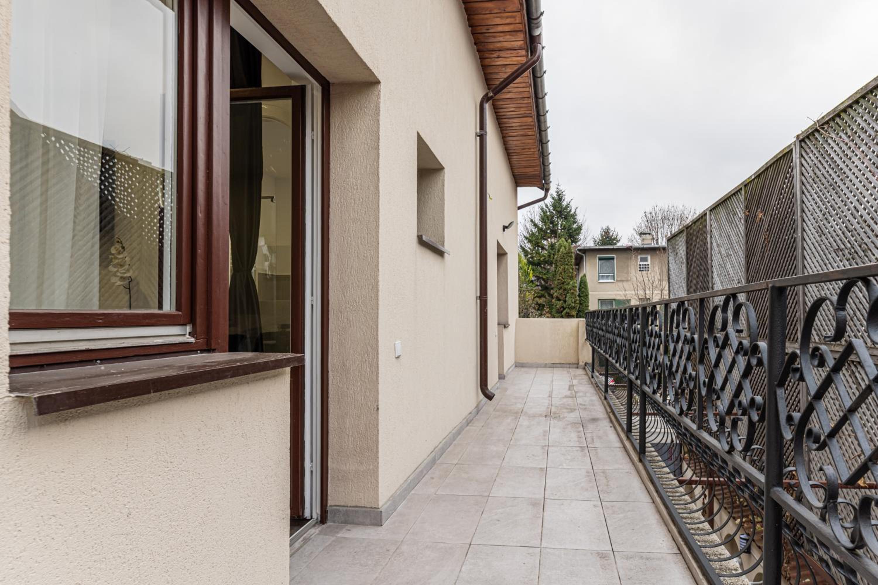 Deluxe Double Room with Balcony - Photo 12