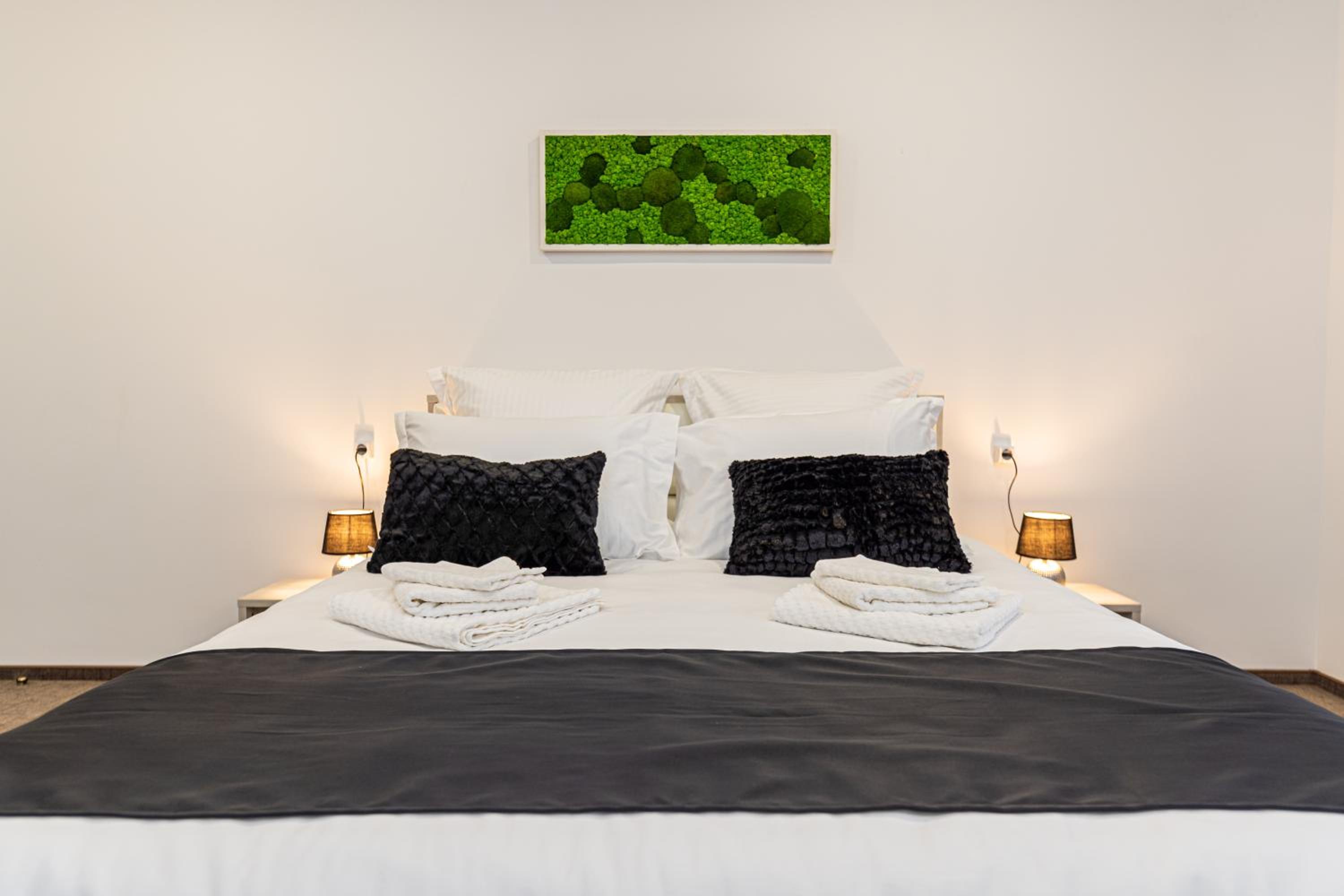 Deluxe Double Room with Balcony - Photo 19