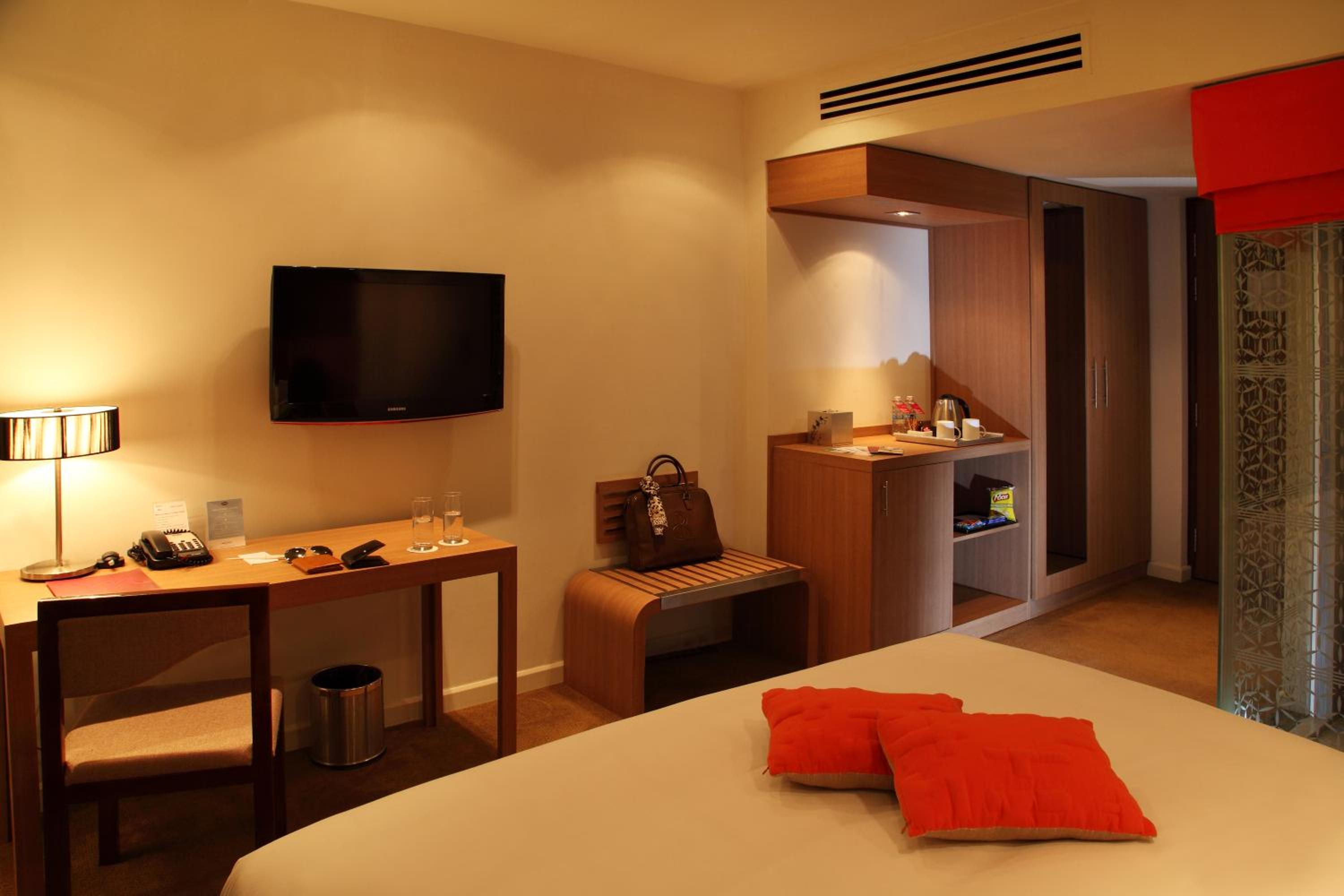 Classic Double Room with City View photo 2
