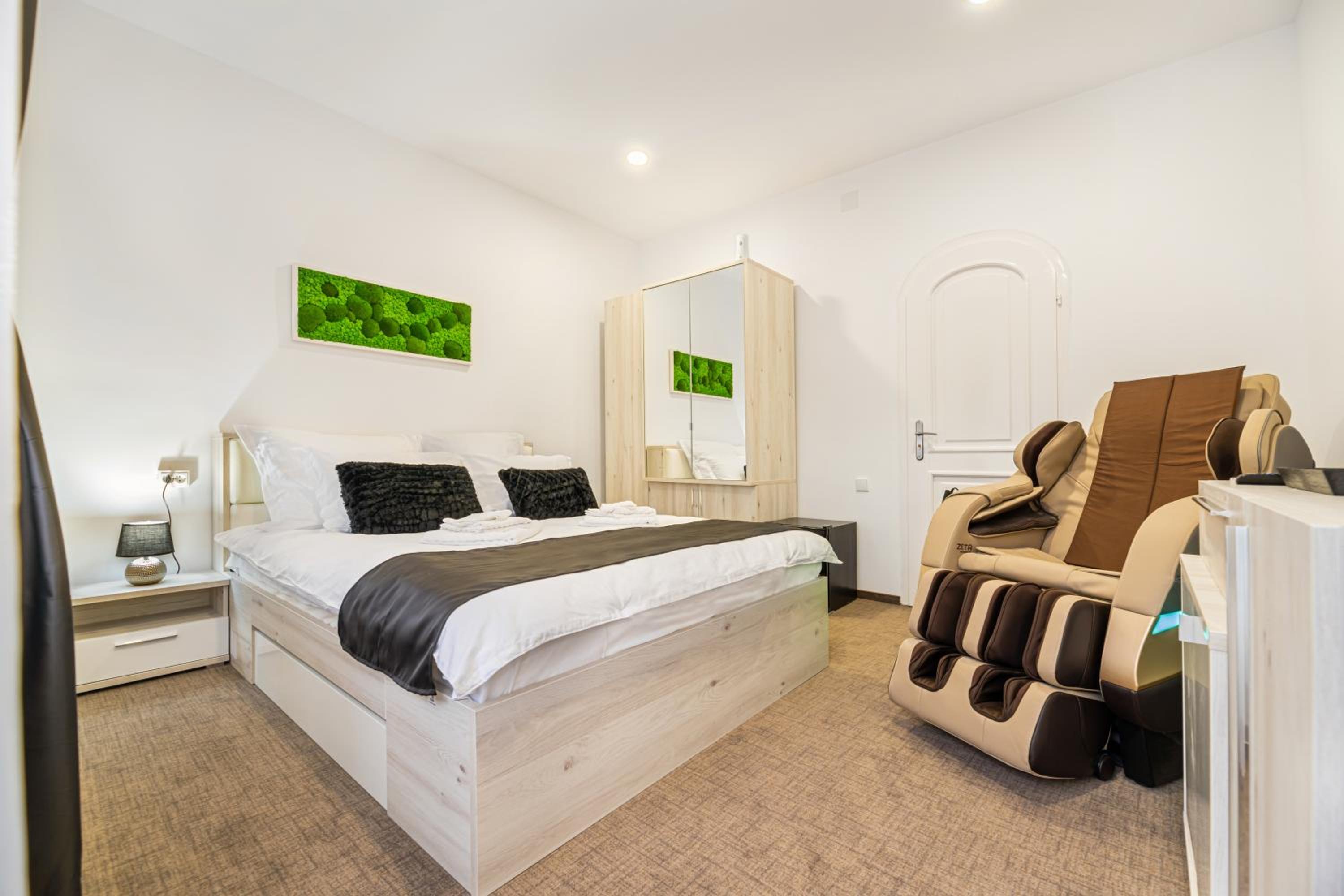 Deluxe Double Room with Balcony - Photo 20