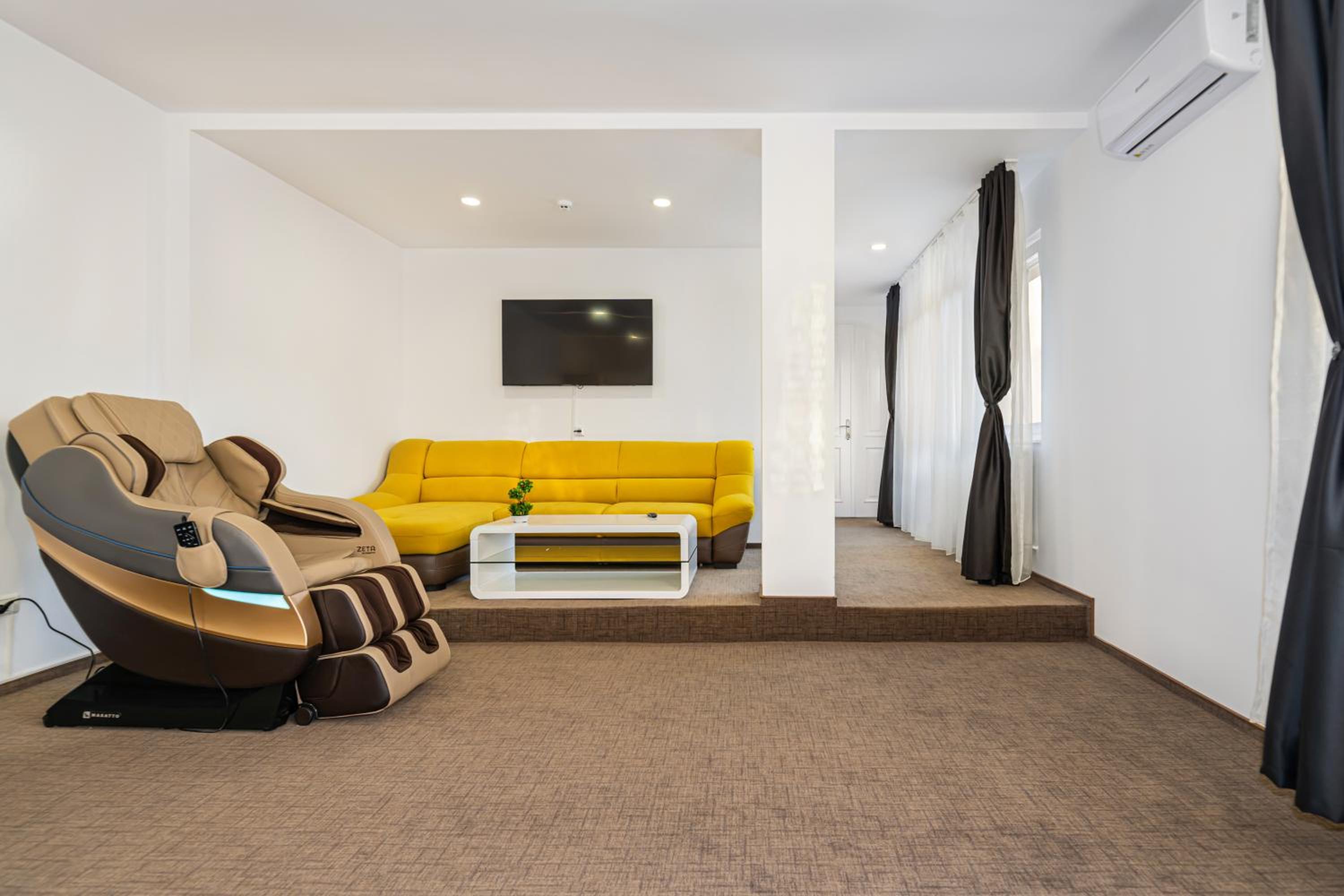 Junior Suite with Balcony - Photo 7