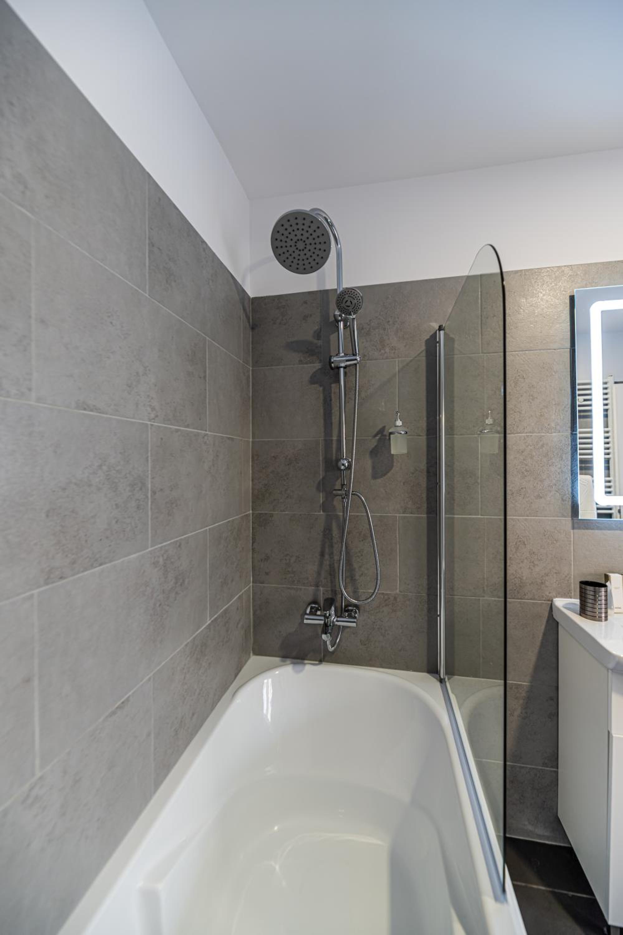 Junior Suite with Balcony - Photo 3