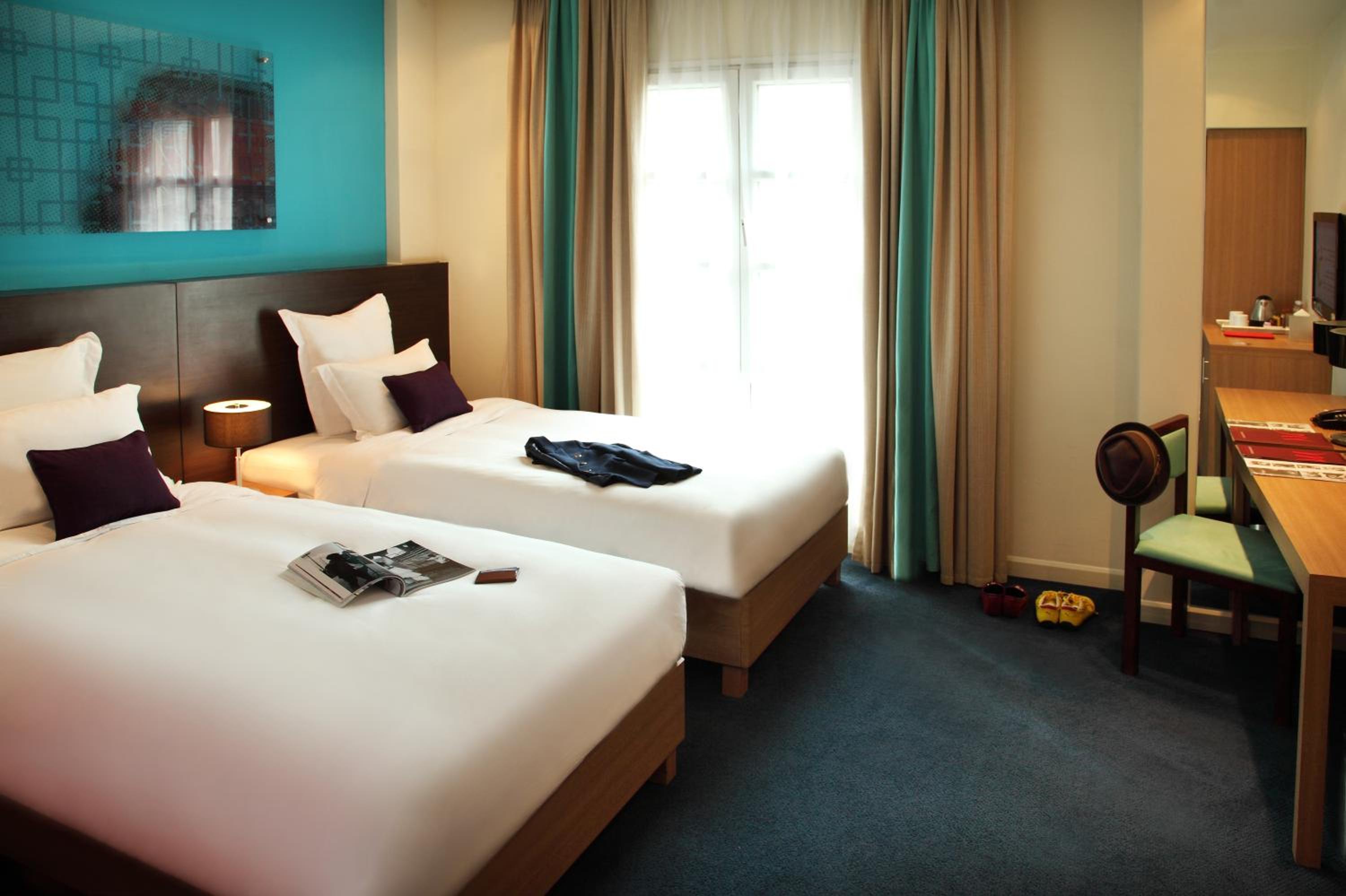Classic Twin Room with City View photo 3