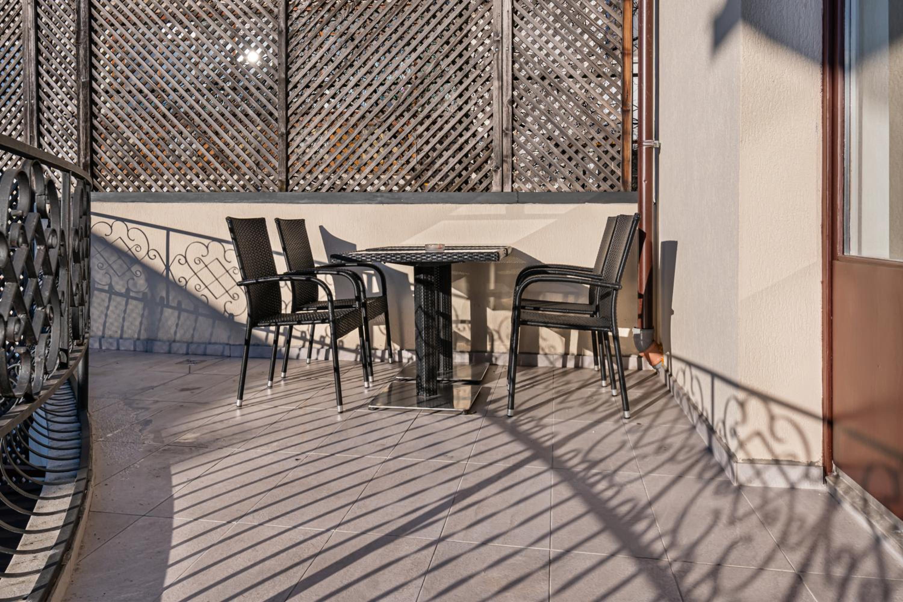 Junior Suite with Balcony - Photo 6