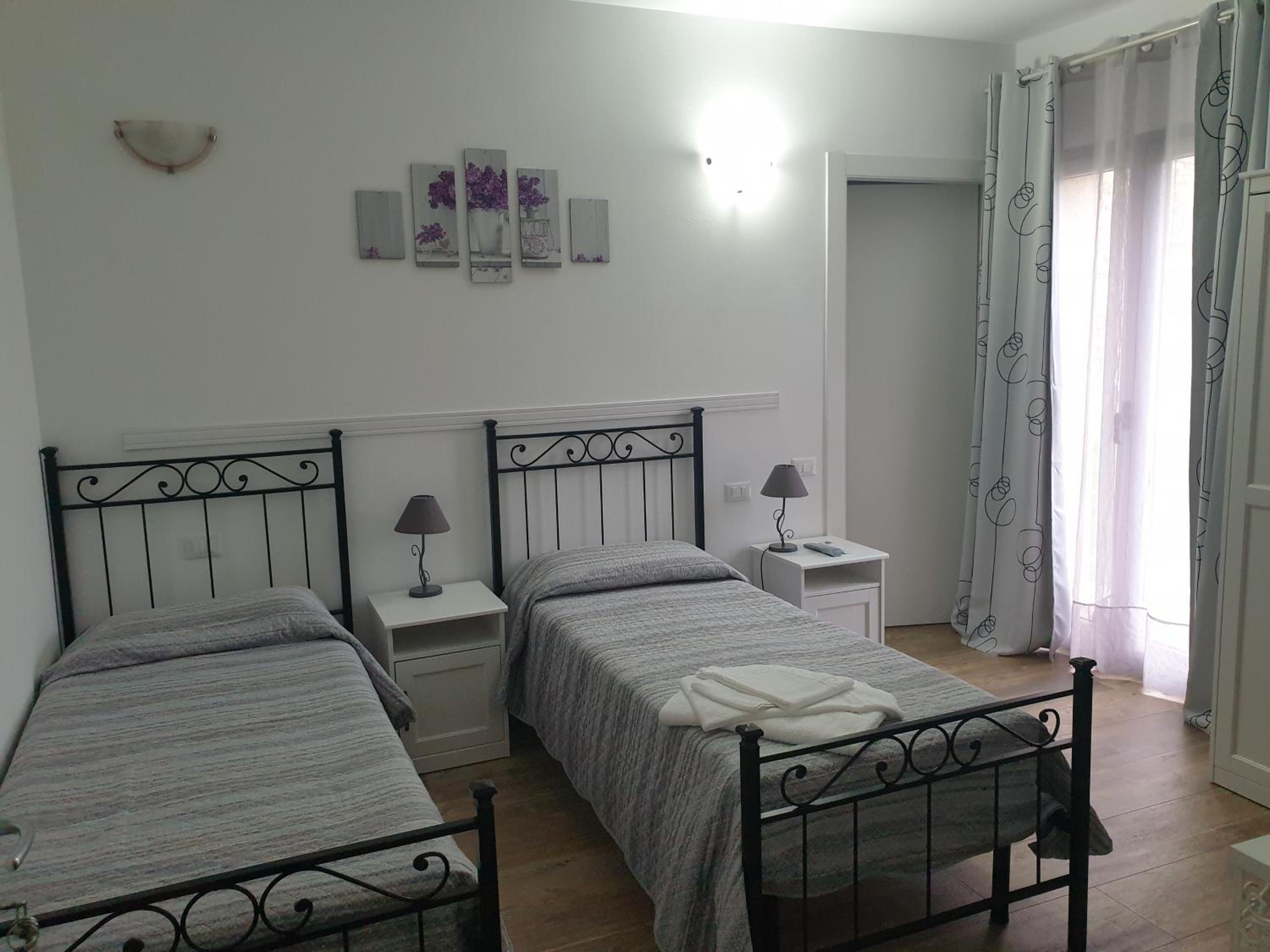 Standard Double or Twin Room with Garden View - Photo 1