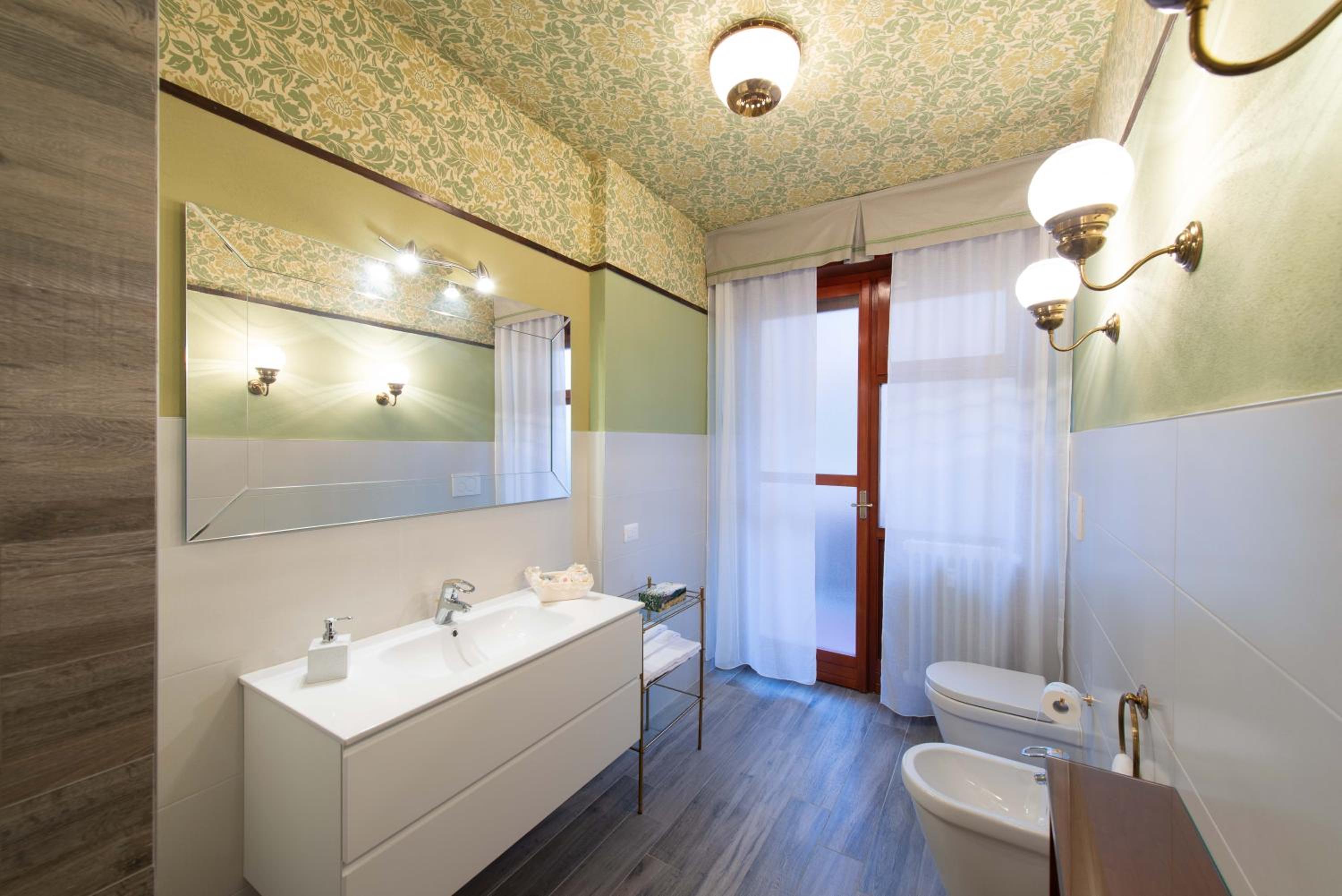 Queen Room - Photo 6
