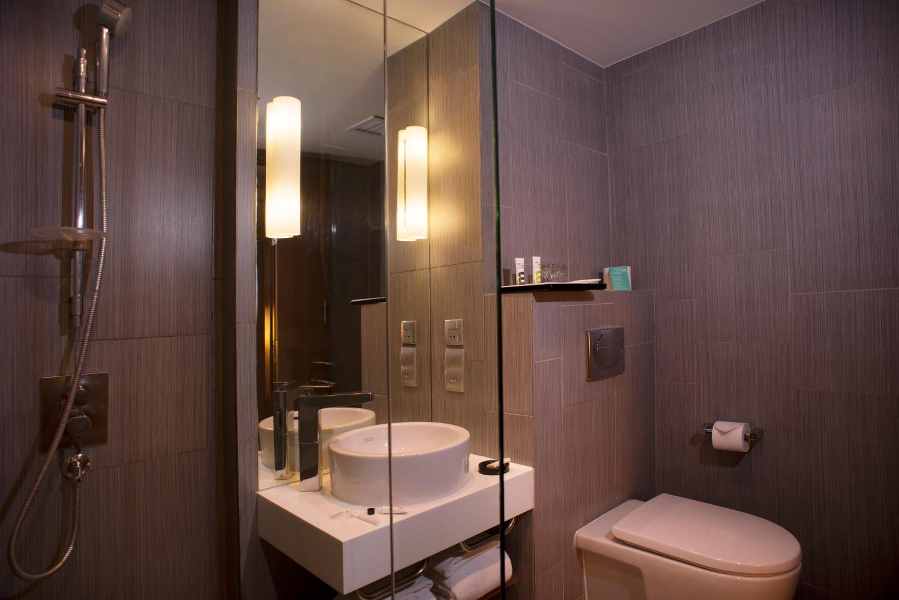 Classic Twin Room with City View photo 2