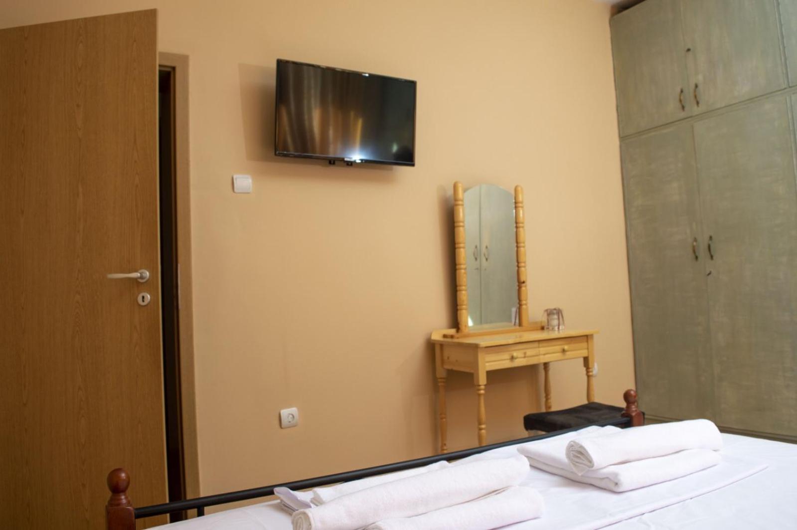 Two-Bedroom Apartment - Photo 2