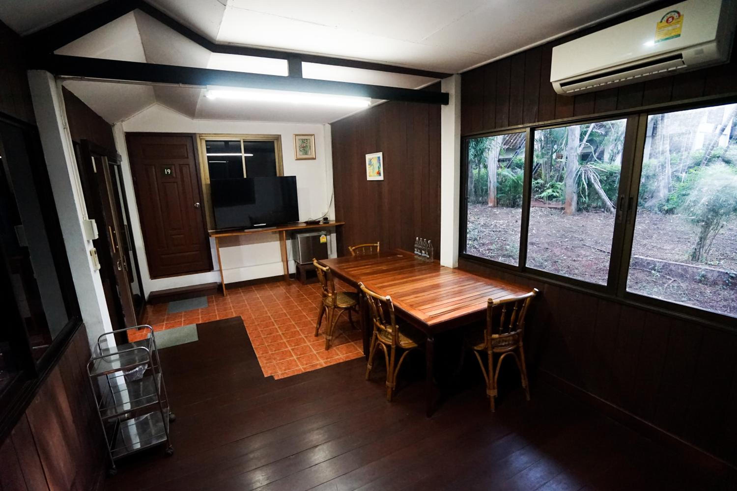 Family Bungalow - Photo 2