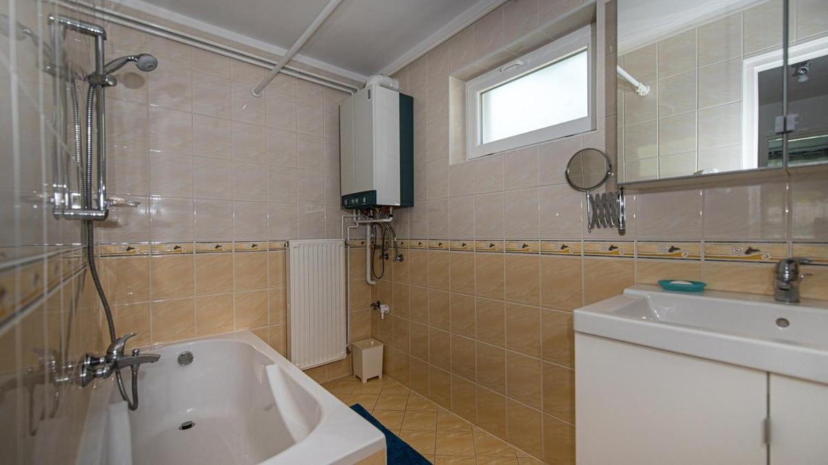 Two-Bedroom House photo 3