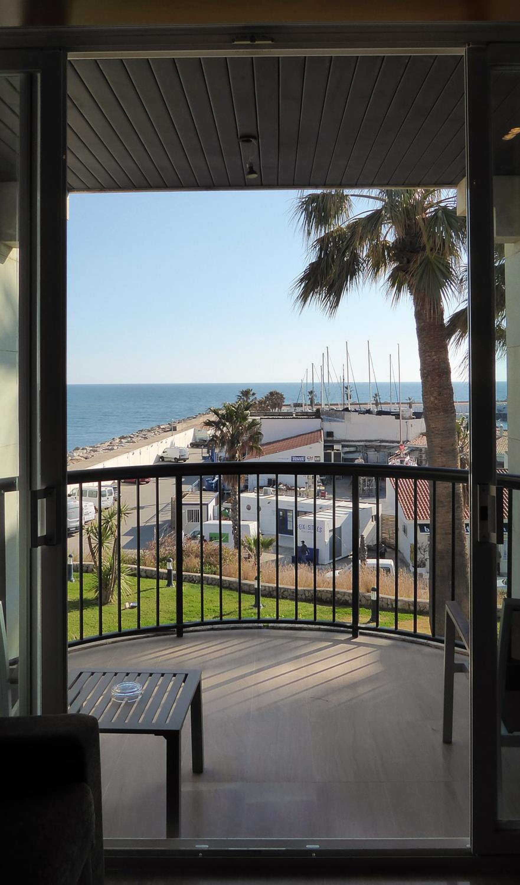 Deluxe Double or Twin Room with Balcony and Sea View - Photo 8