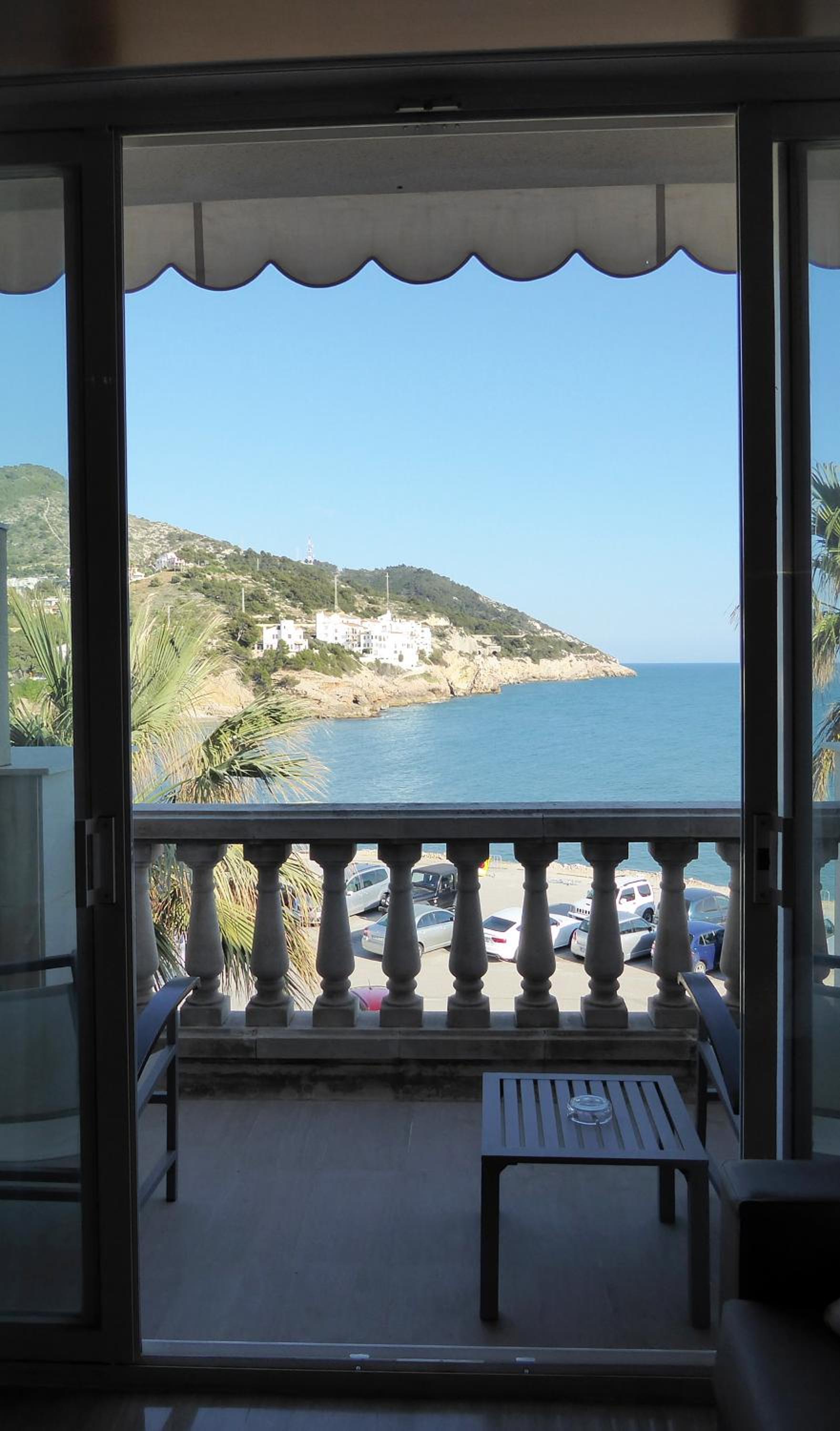 Deluxe Double or Twin Room with Balcony and Sea View - Photo 4