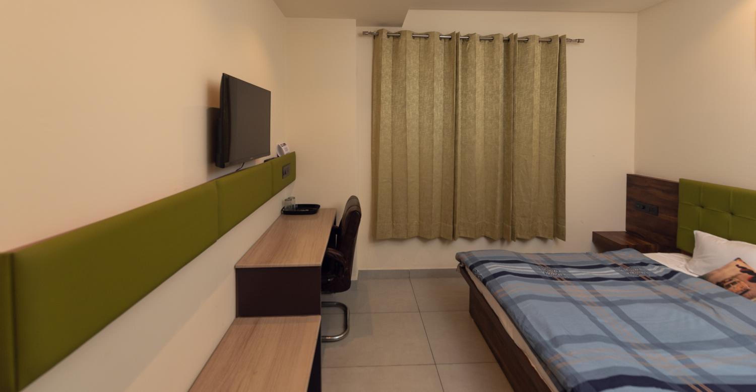 Deluxe Double Room - Photo 11