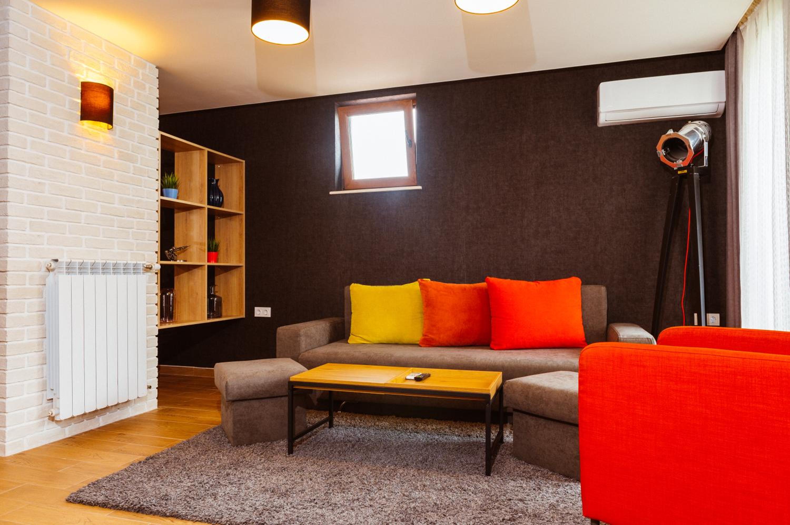 Apartment with Balcony - Photo 2