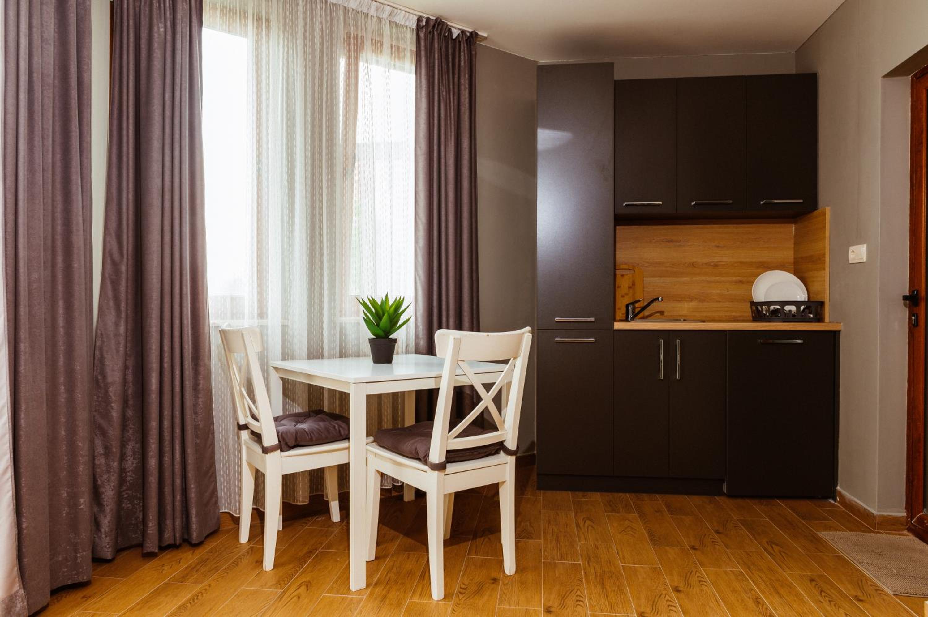 Apartment with Balcony - Photo 3