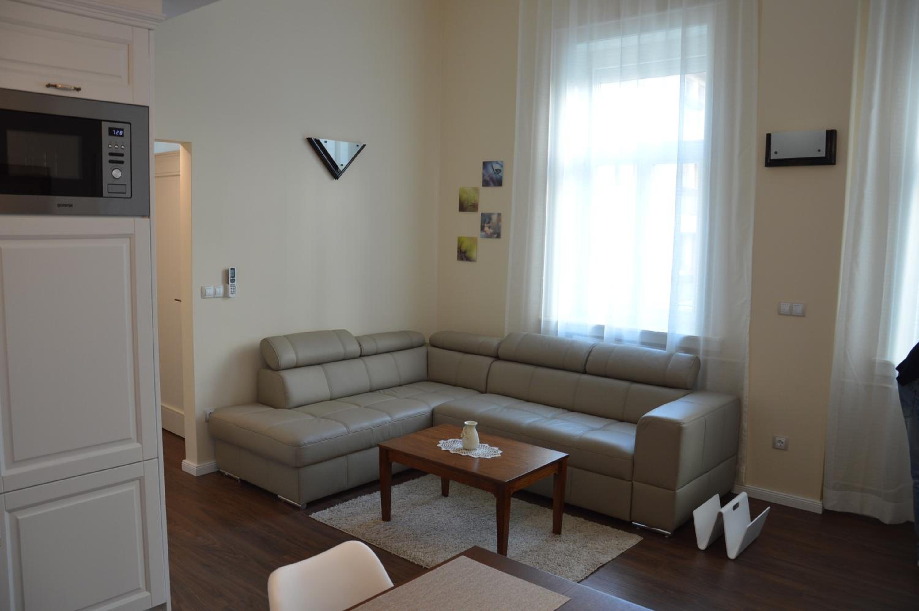 One-Bedroom Apartment photo 1