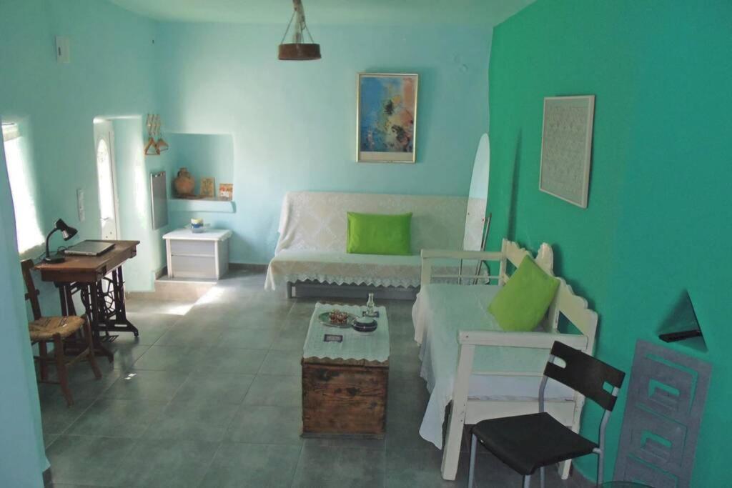One-Bedroom House photo 1