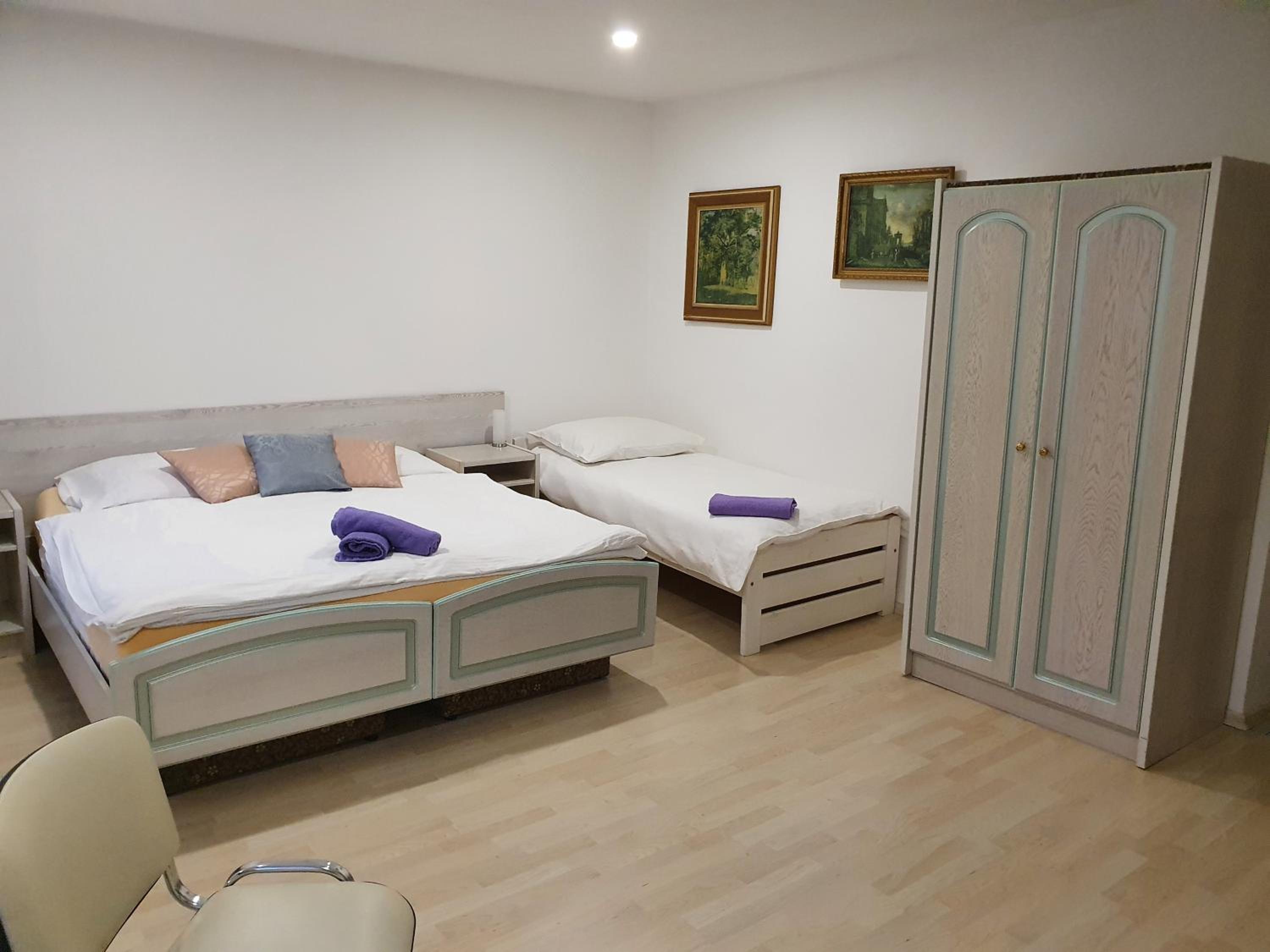 Deluxe Room (2 Adults + 1 Child) - Photo 7