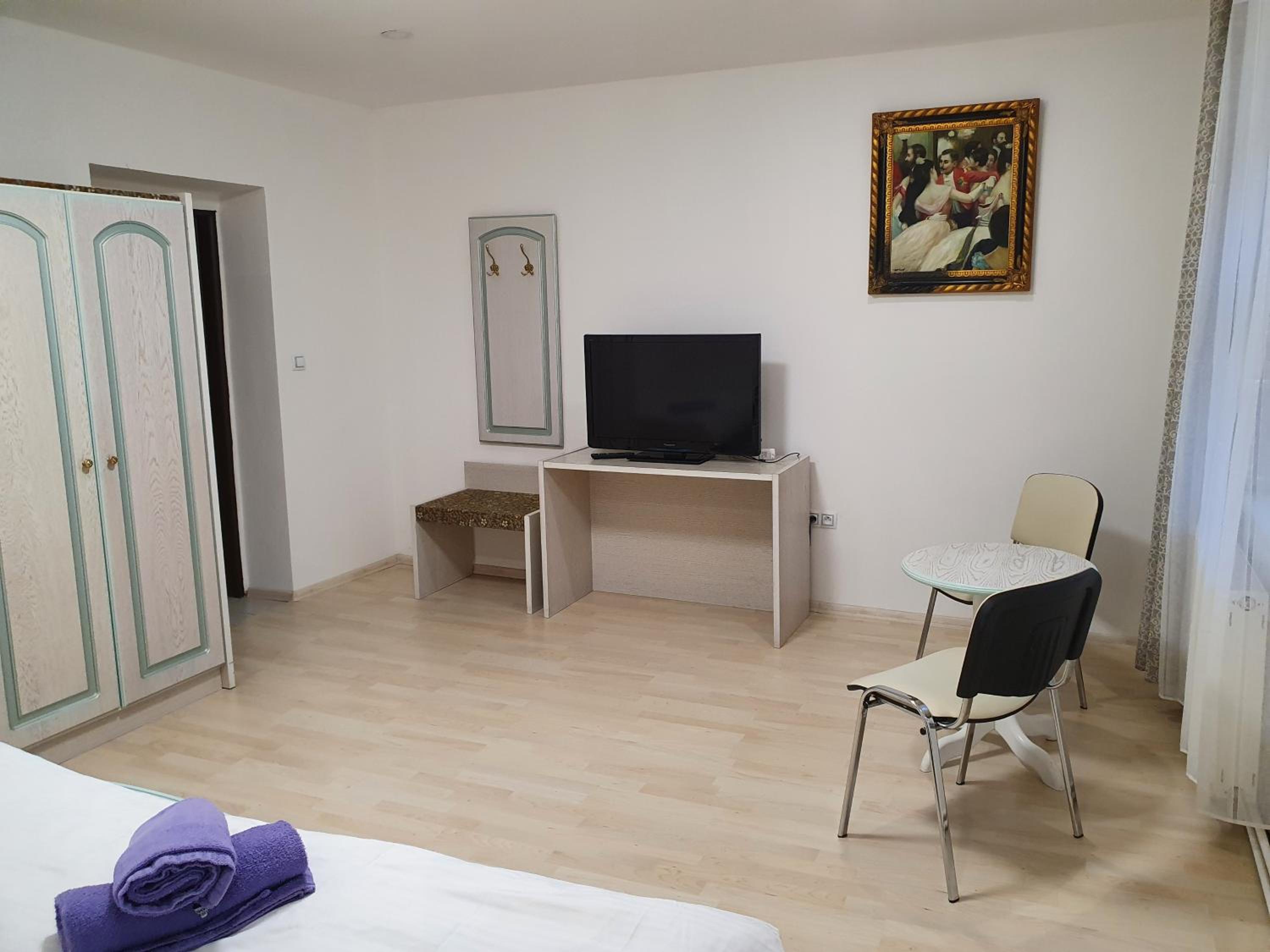 Deluxe Room (2 Adults + 1 Child) - Photo 1