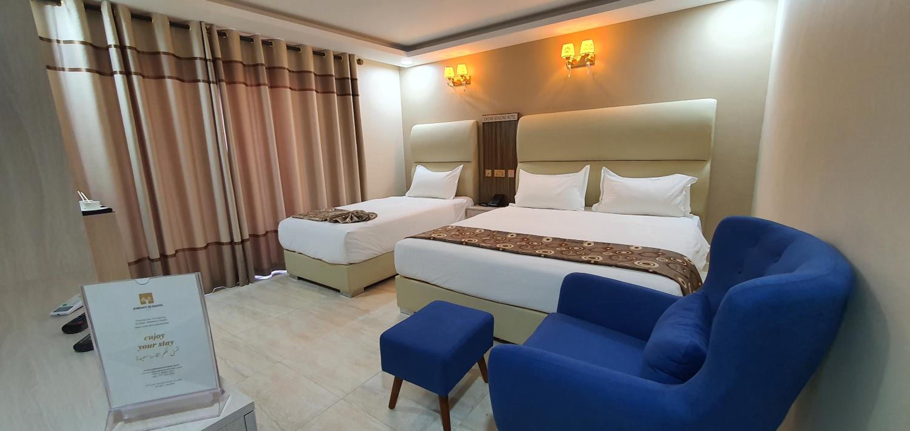 Family Room With Balcony - Photo 4